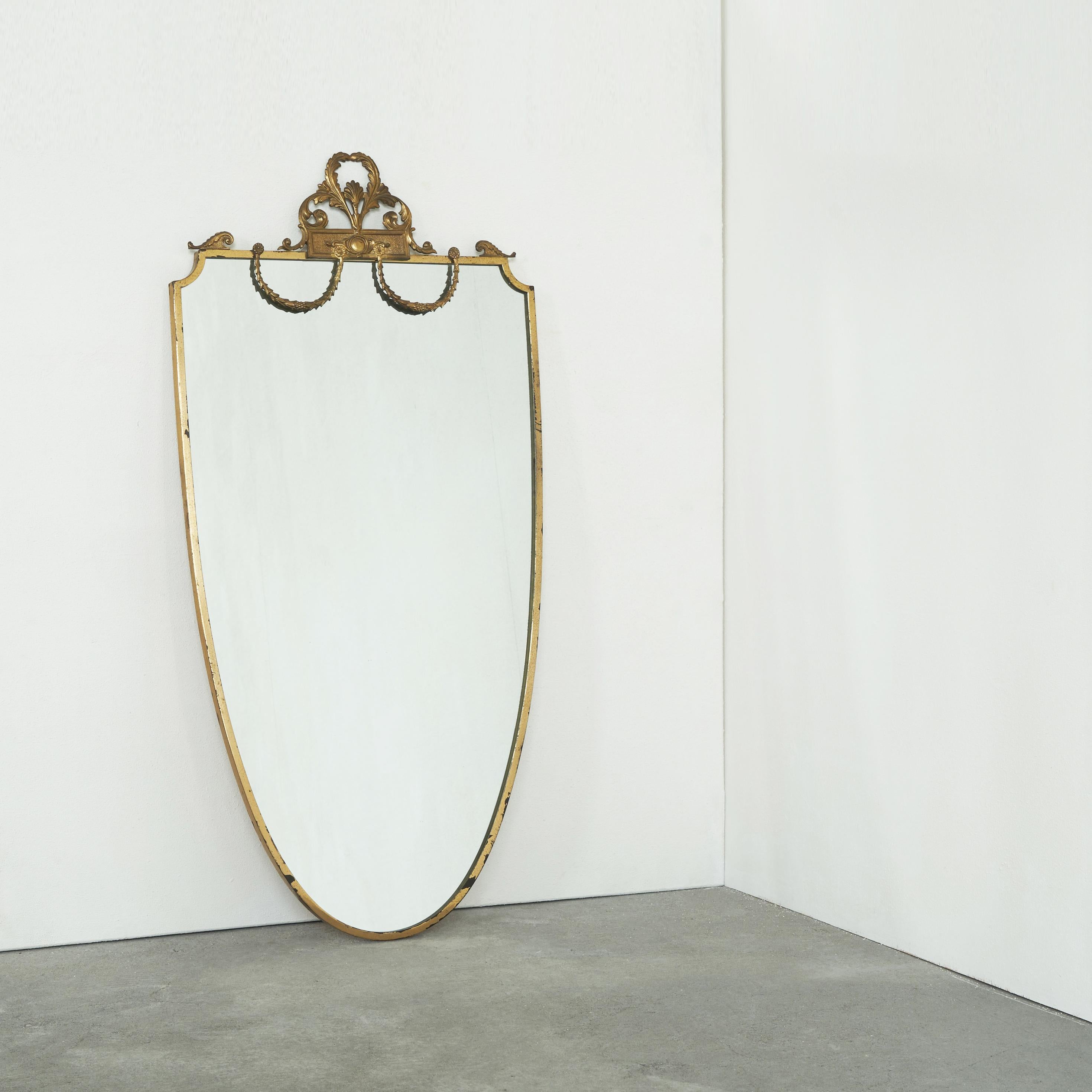 Hand-Crafted Elegant Mid Century Neoclassical Mirror in Patinated Brass For Sale