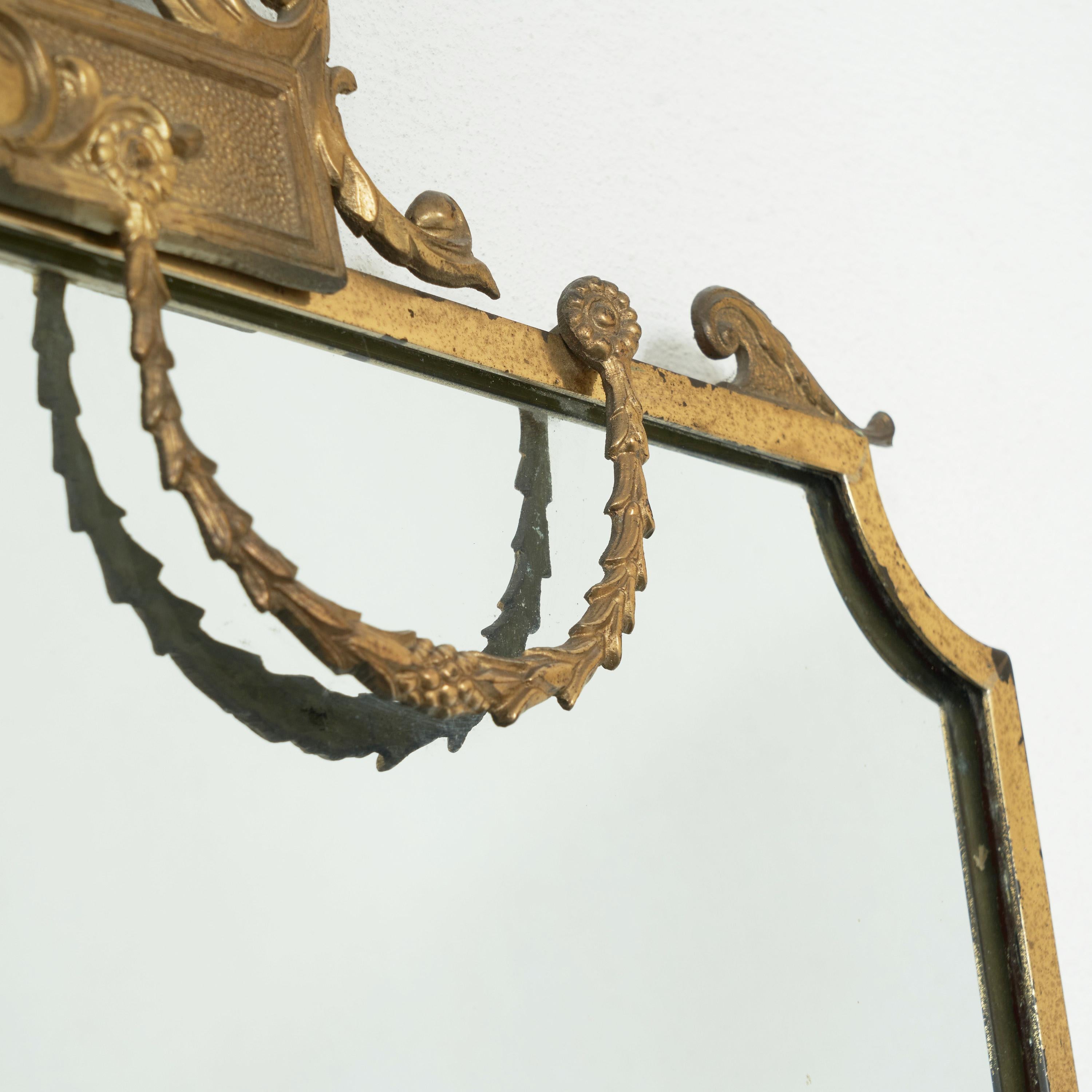 Elegant Mid Century Neoclassical Mirror in Patinated Brass For Sale 1