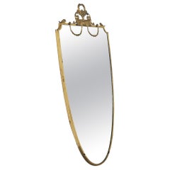 Elegante specchio neoclassico della metà del secolo scorso in ottone patinato