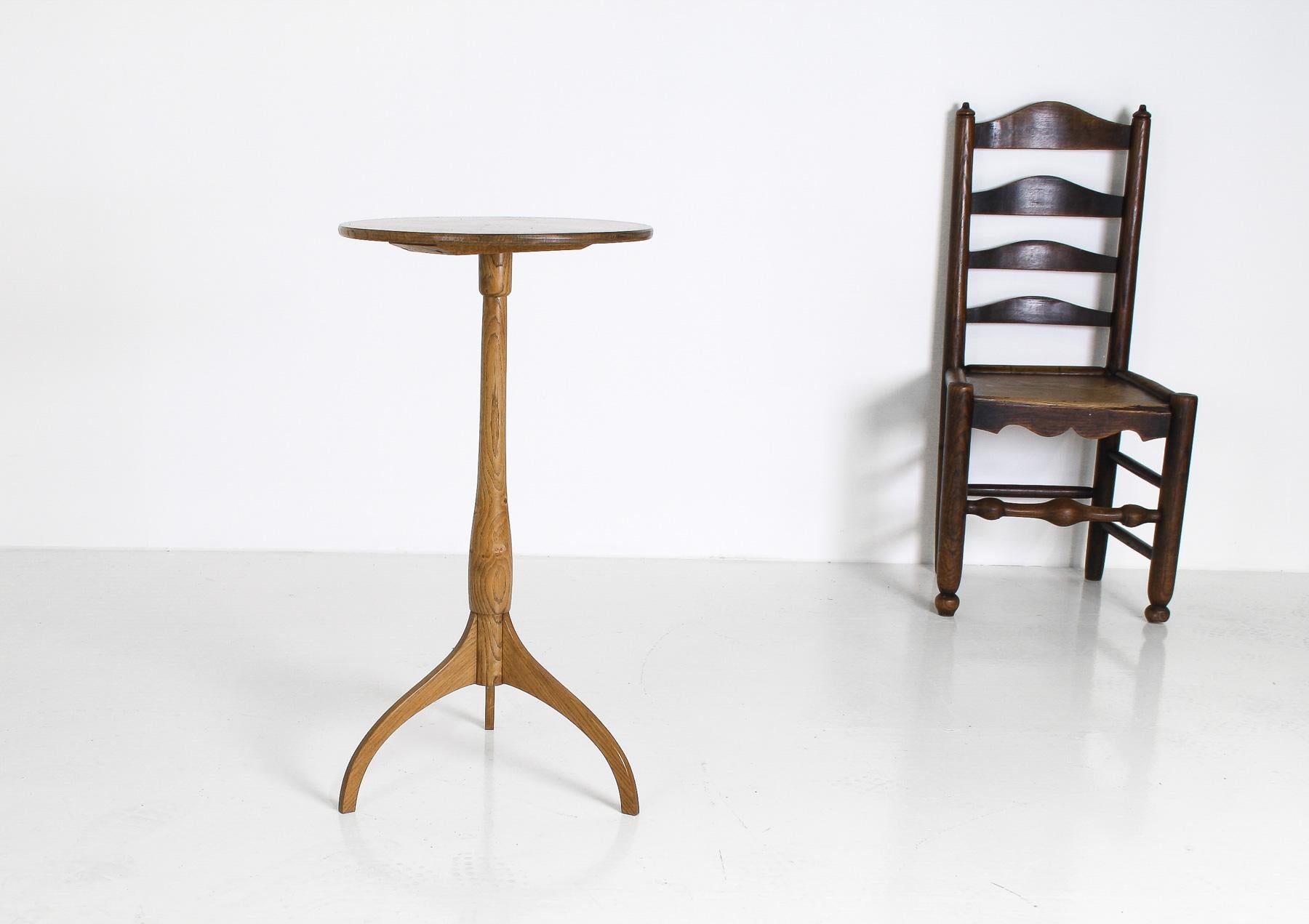 Elegante tavolino con piedistallo del metà del secolo scorso in Oak Light in vendita 4