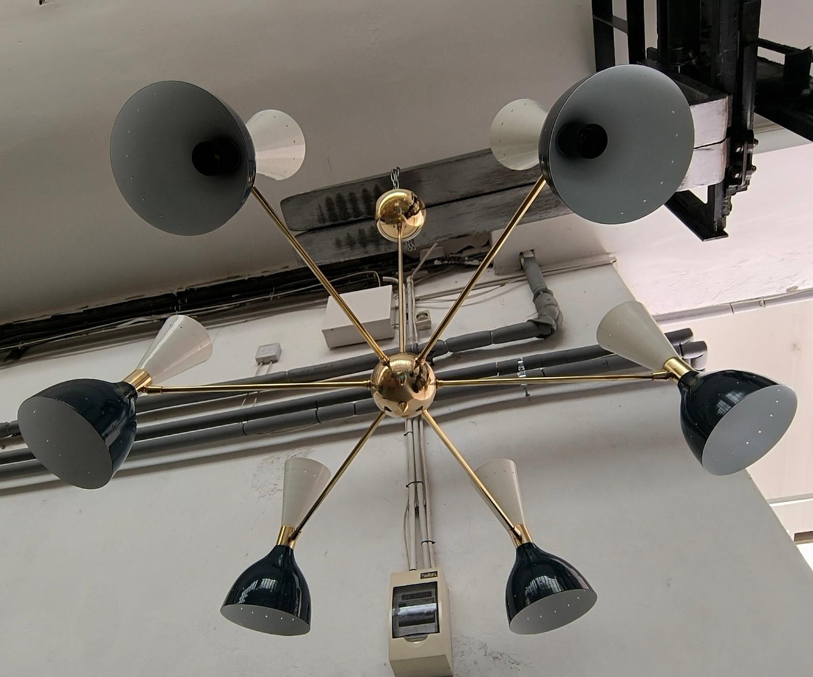 Elegant Mid-Century Style Brass Chandelier with Midnight Blue White Cone Shades In New Condition For Sale In Bochum, NRW