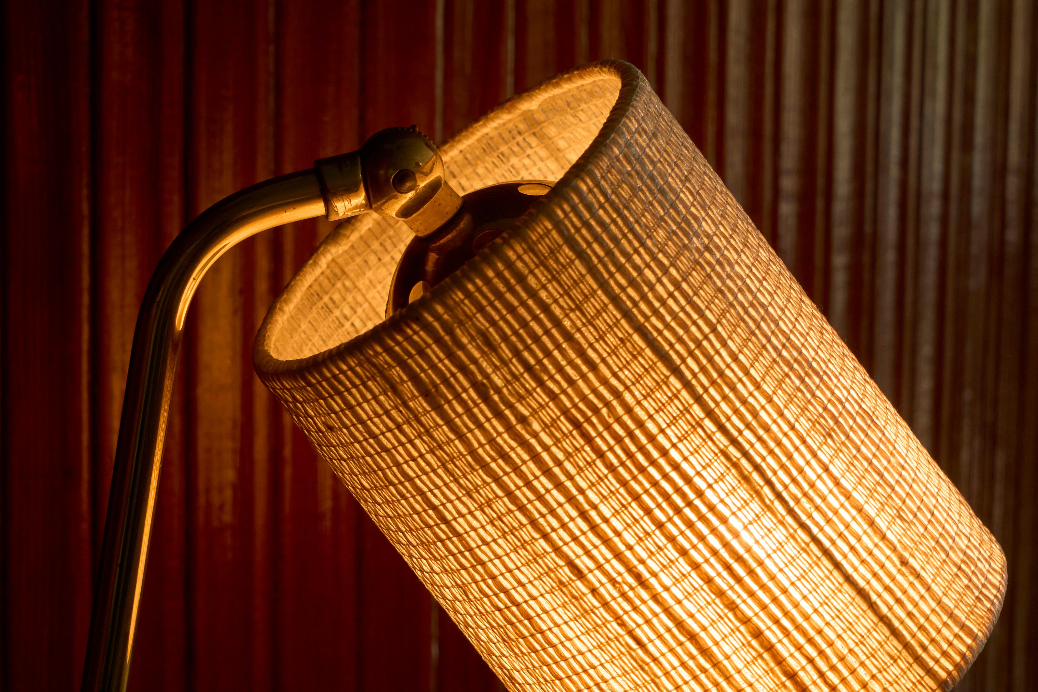 Elegant Mid Century Table Lamp in Brass 1960s For Sale 5
