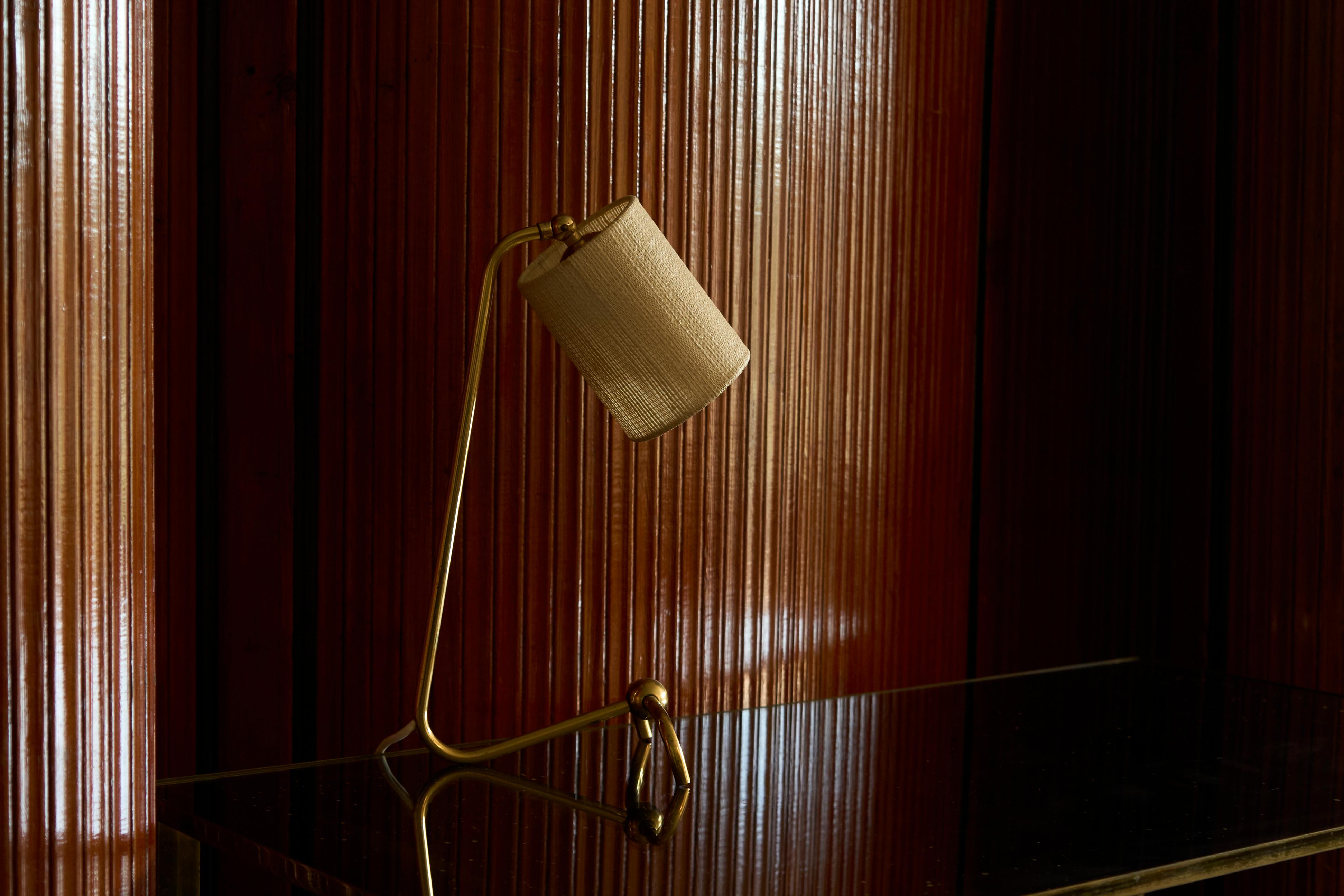 European Elegant Mid Century Table Lamp in Brass 1960s For Sale