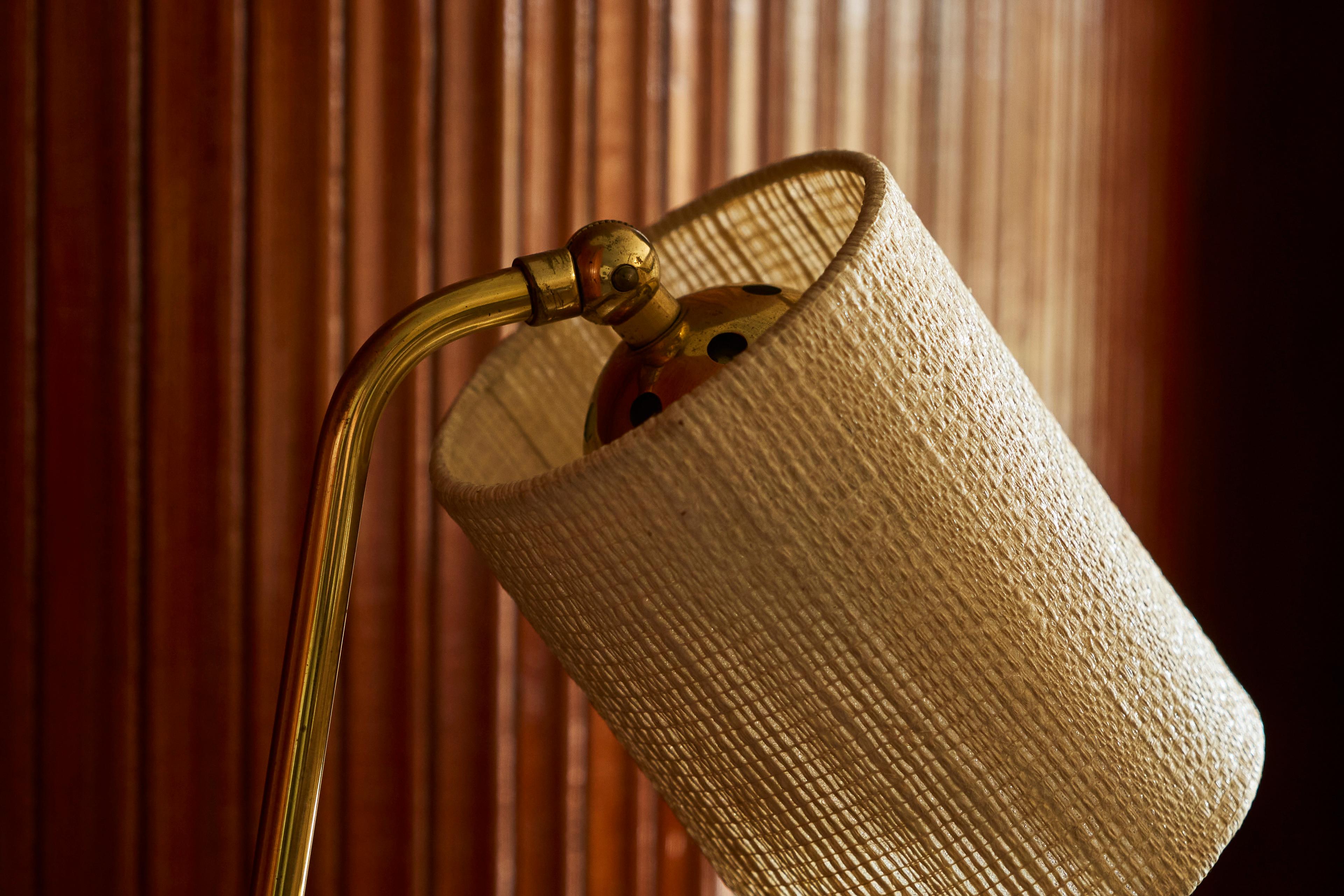 Elegant Mid Century Table Lamp in Brass 1960s In Good Condition For Sale In Meer, VAN