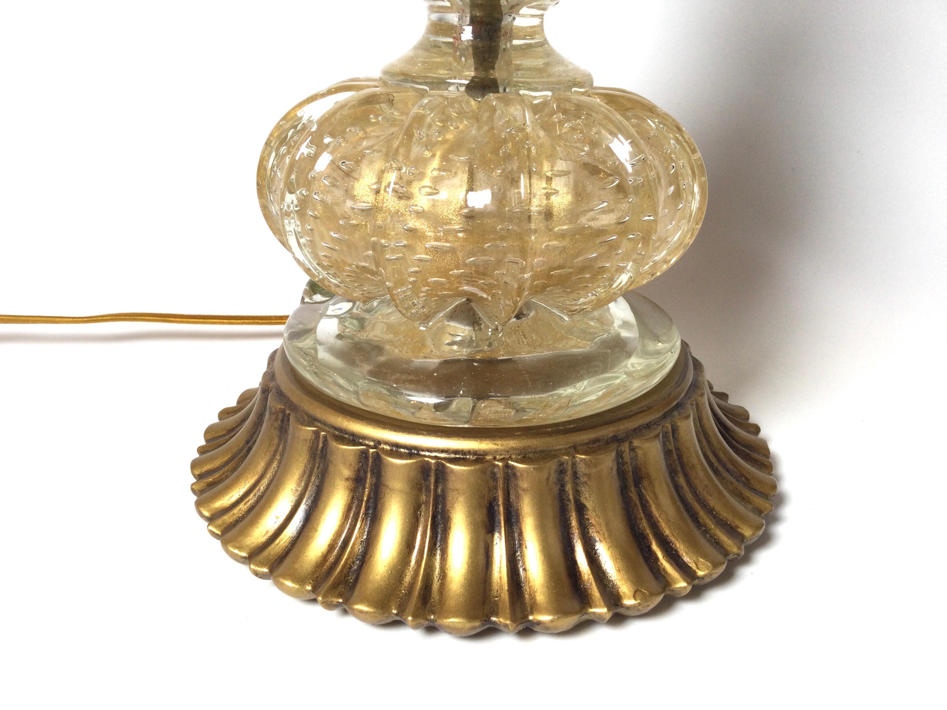 Elegant Mid Century Venetian Glass Table Lamp In Excellent Condition In Lambertville, NJ