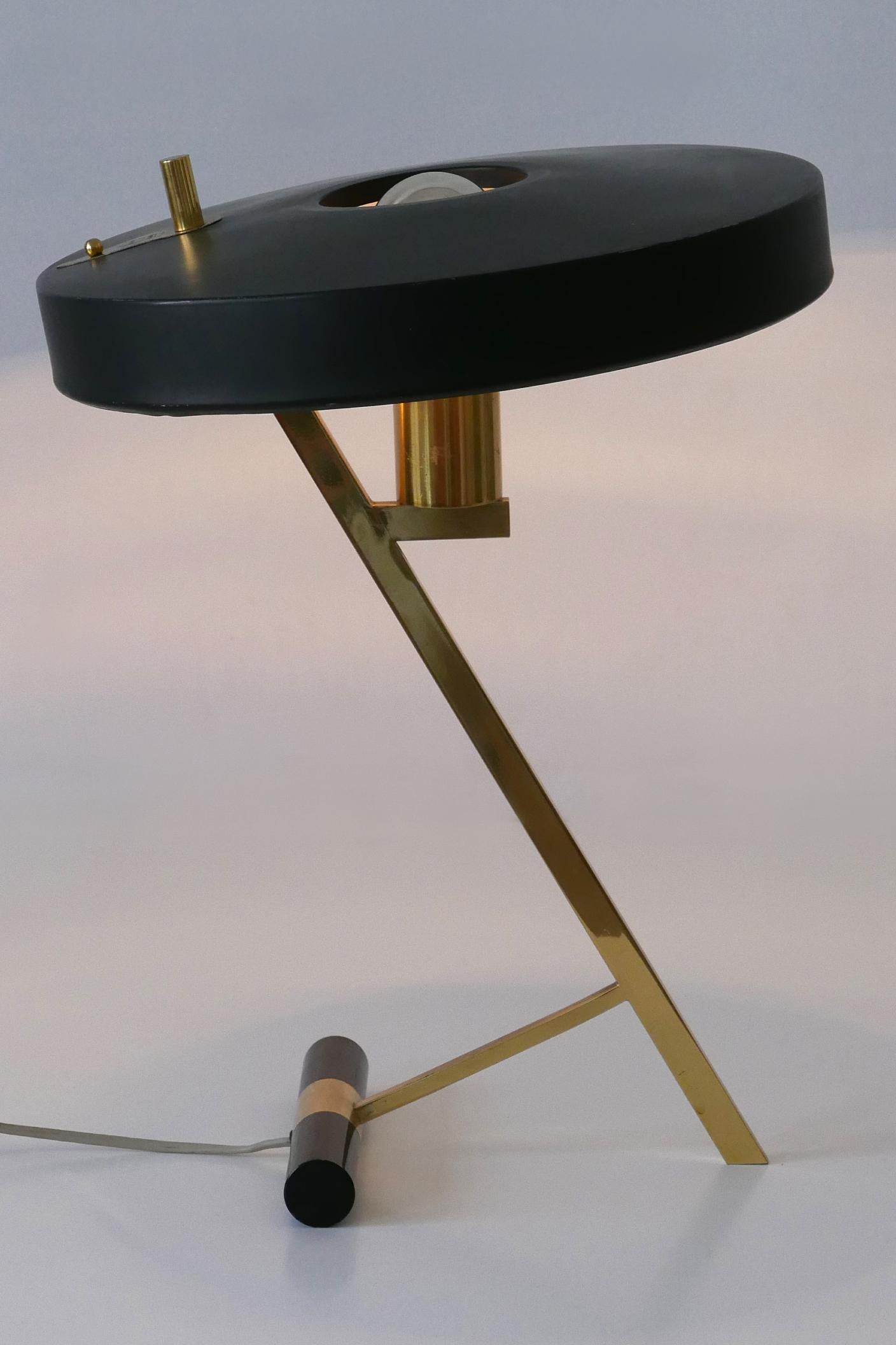 Elegante lampe de table ou lampe de bureau en Z du milieu du siècle dernier par Louis Kalff pour Philips, années 1950 Bon état - En vente à Munich, DE