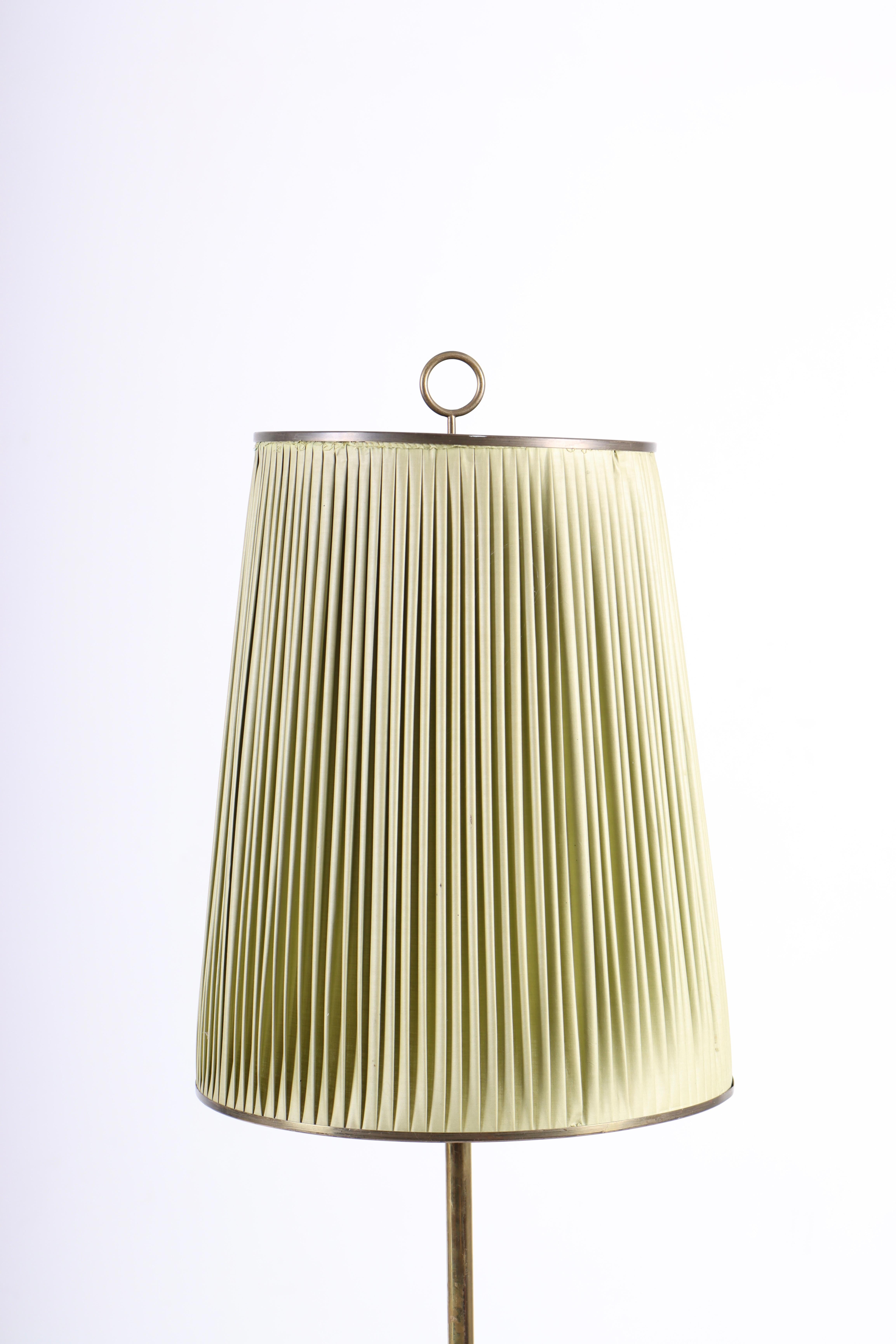 Elegant Midcentury Floor Lamp in Brass by Lysberg Hansen, Danish Design For Sale 1