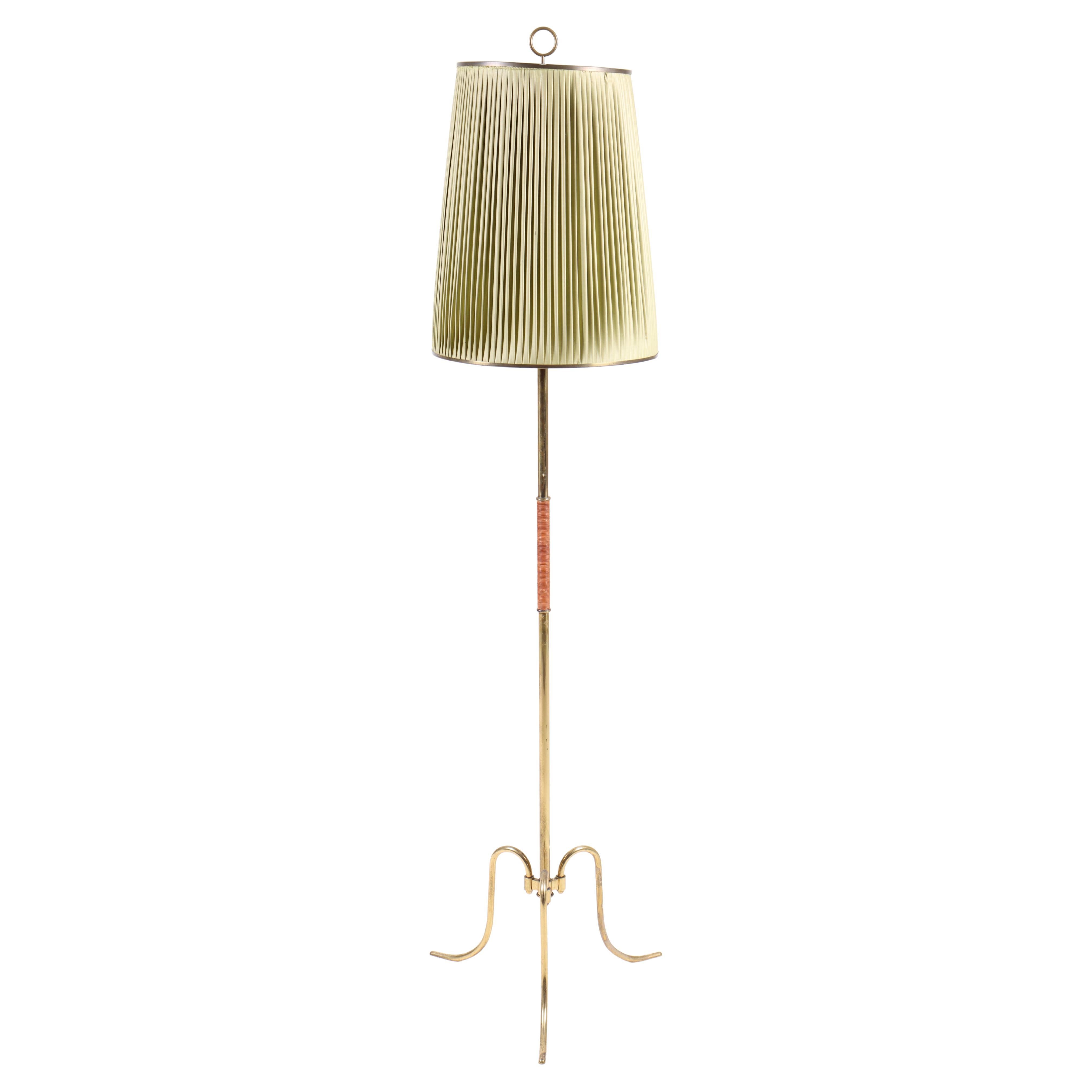 Elegant Midcentury Floor Lamp in Brass by Lysberg Hansen, Danish Design For Sale