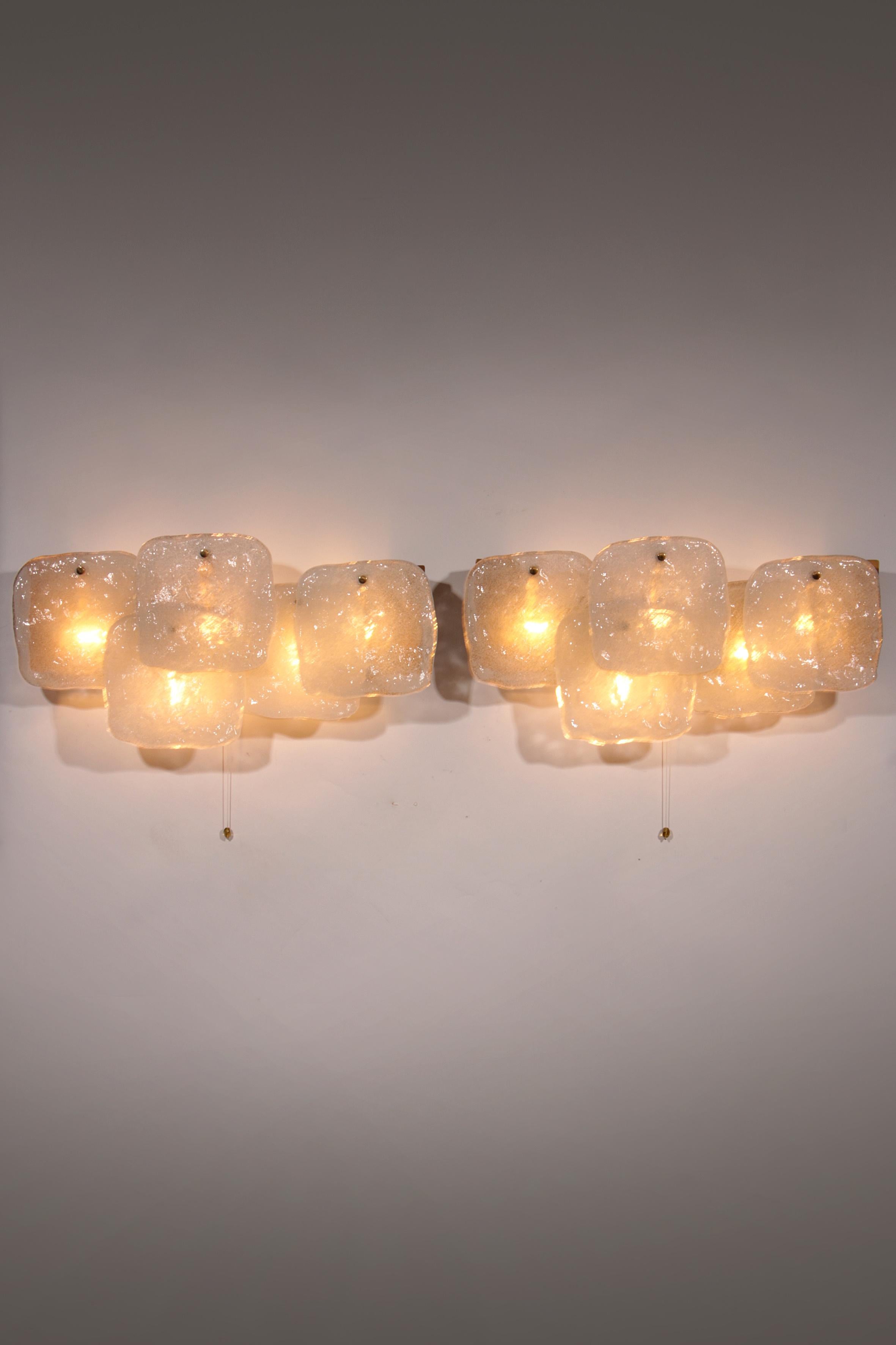 Autrichien Elegance Midcentury Ice Glass Wall Sconces by J.T. Kalmar, Autriche (années 1960) en vente