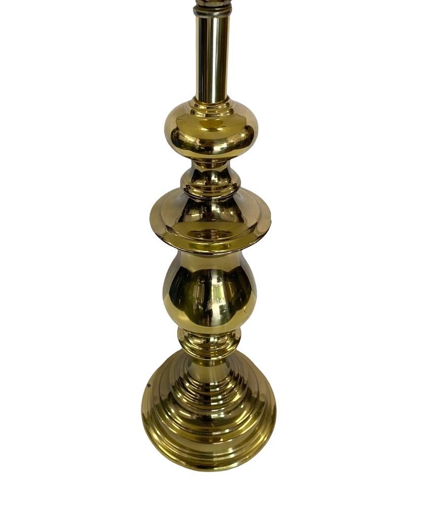 Elegant Mid-Century Modern Brass Table Lamp with Shade For Sale 2
