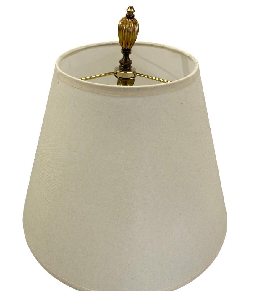 Elegant Mid-Century Modern Brass Table Lamp with Shade For Sale 3