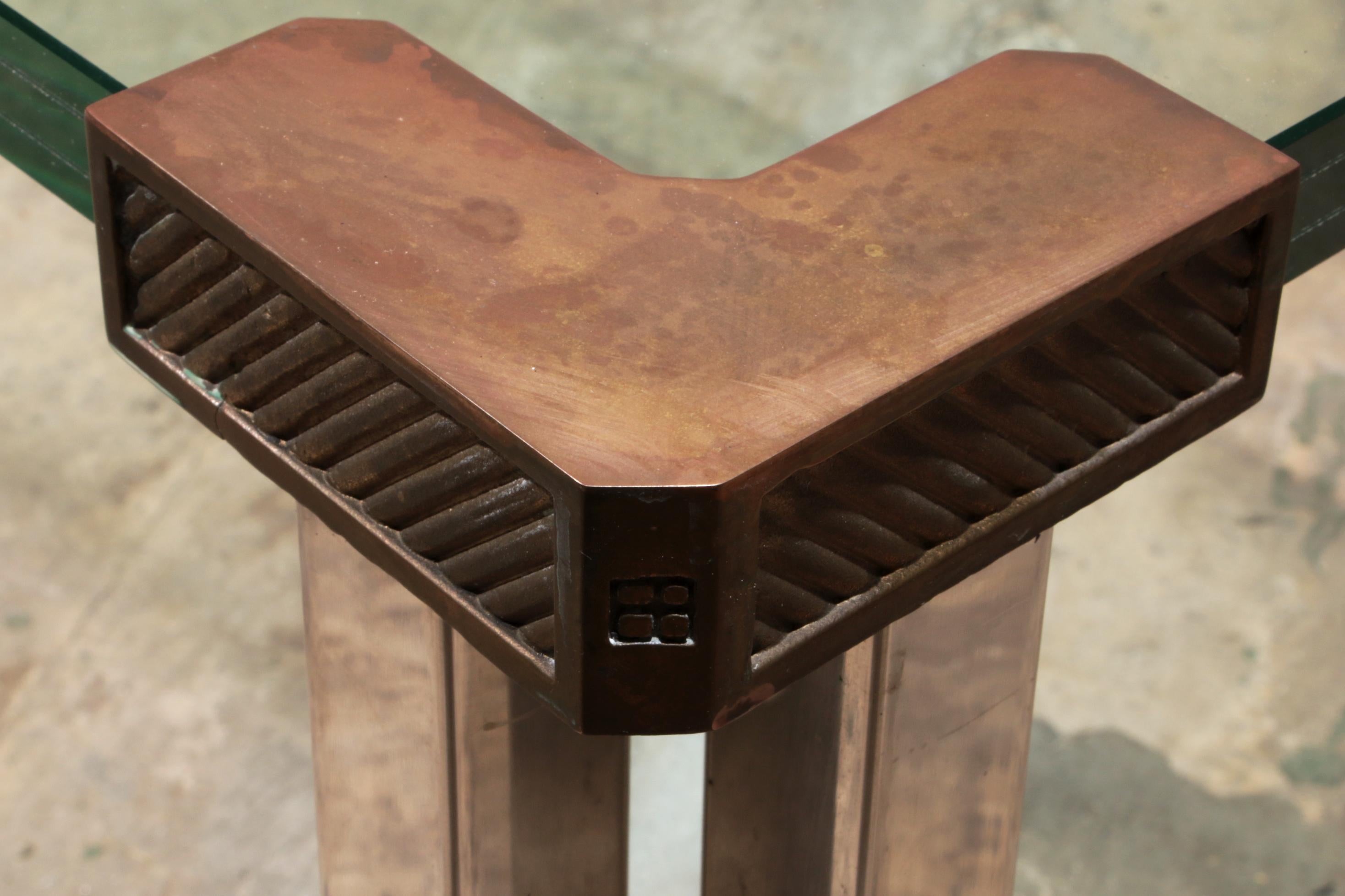 Laiton Elegance Midcentury Side Table by Peter Ghyczy en vente