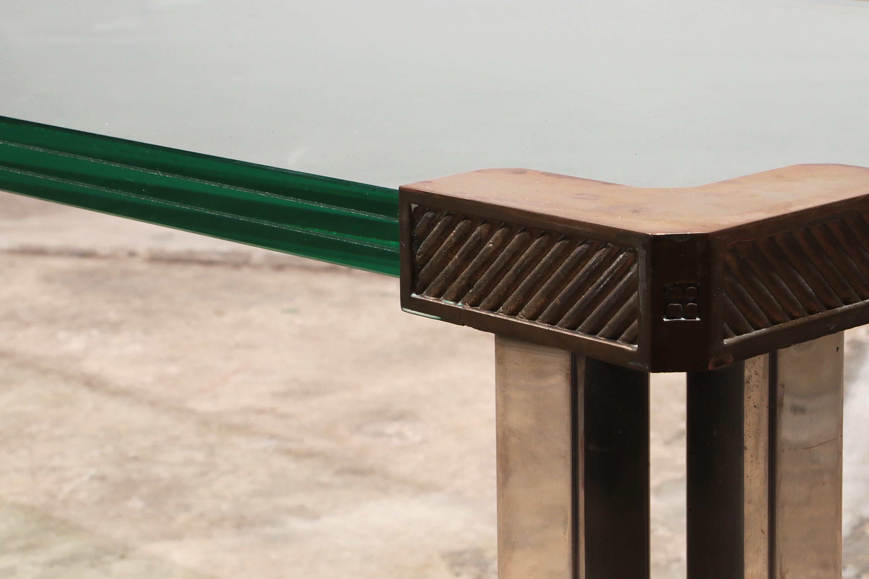 Elegance Midcentury Side Table by Peter Ghyczy en vente 1