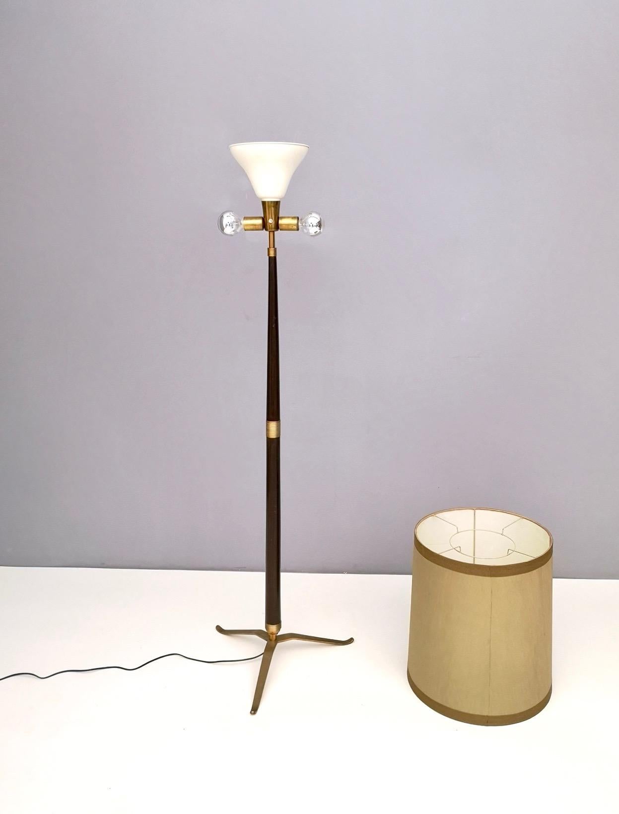Elegant Midcentury Wood, Brass and Varnished Metal Floor Lamp, Italy 2