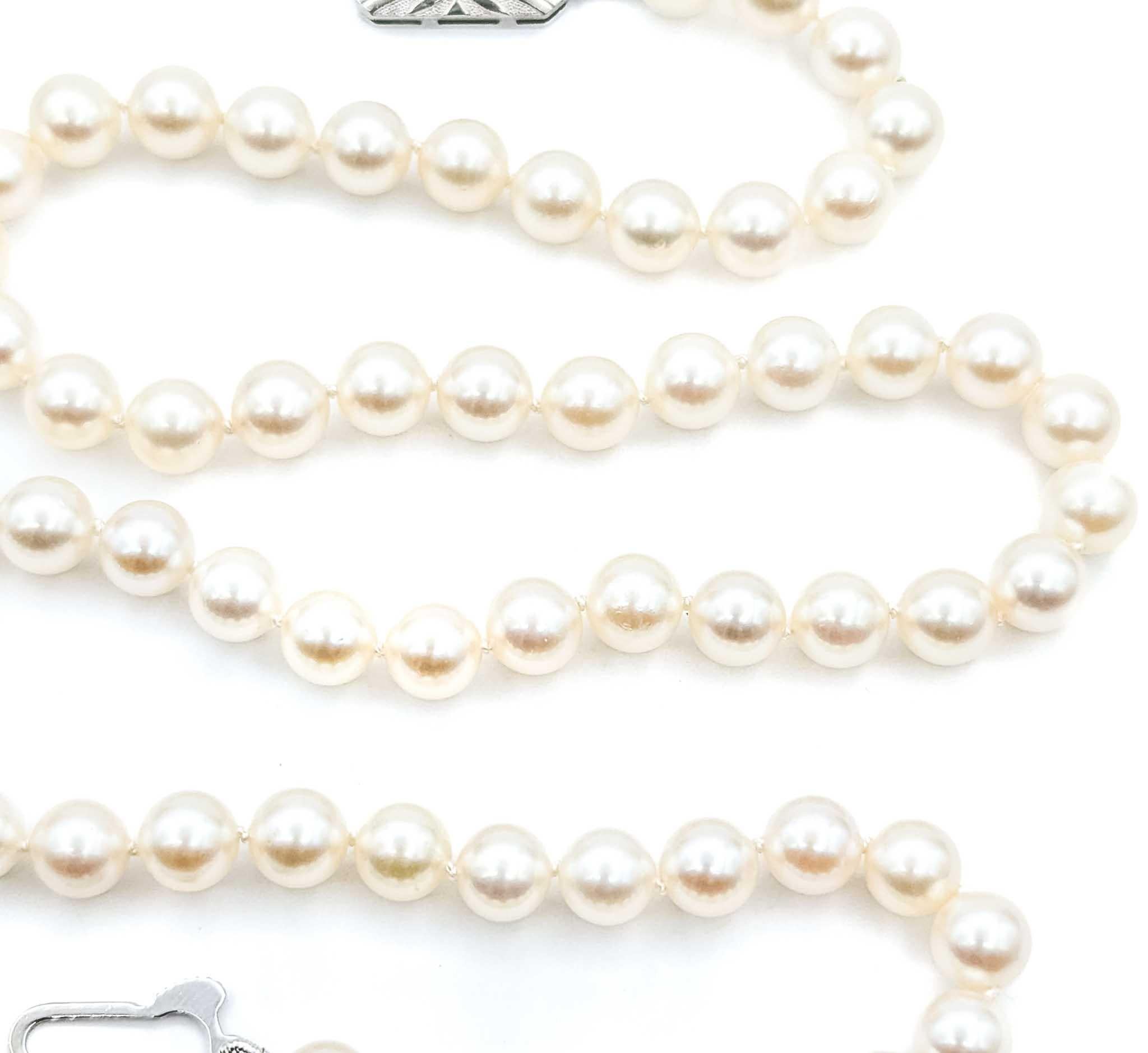 Elegante collar de perlas Akoya Mikimoto en plata de ley Corte redondo en venta