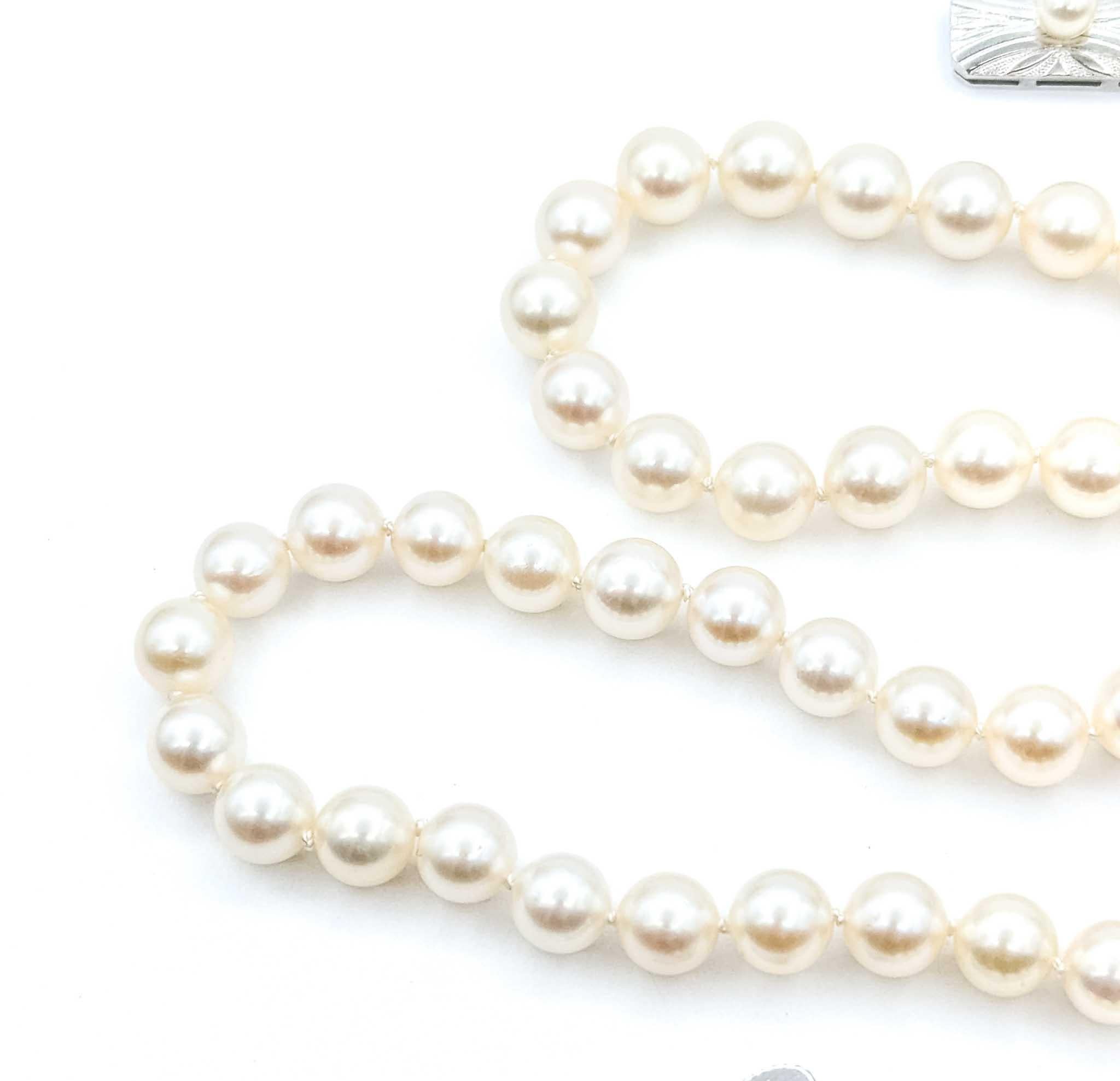 Elegante collar de perlas Akoya Mikimoto en plata de ley en Excelente estado para la venta en Bloomington, MN