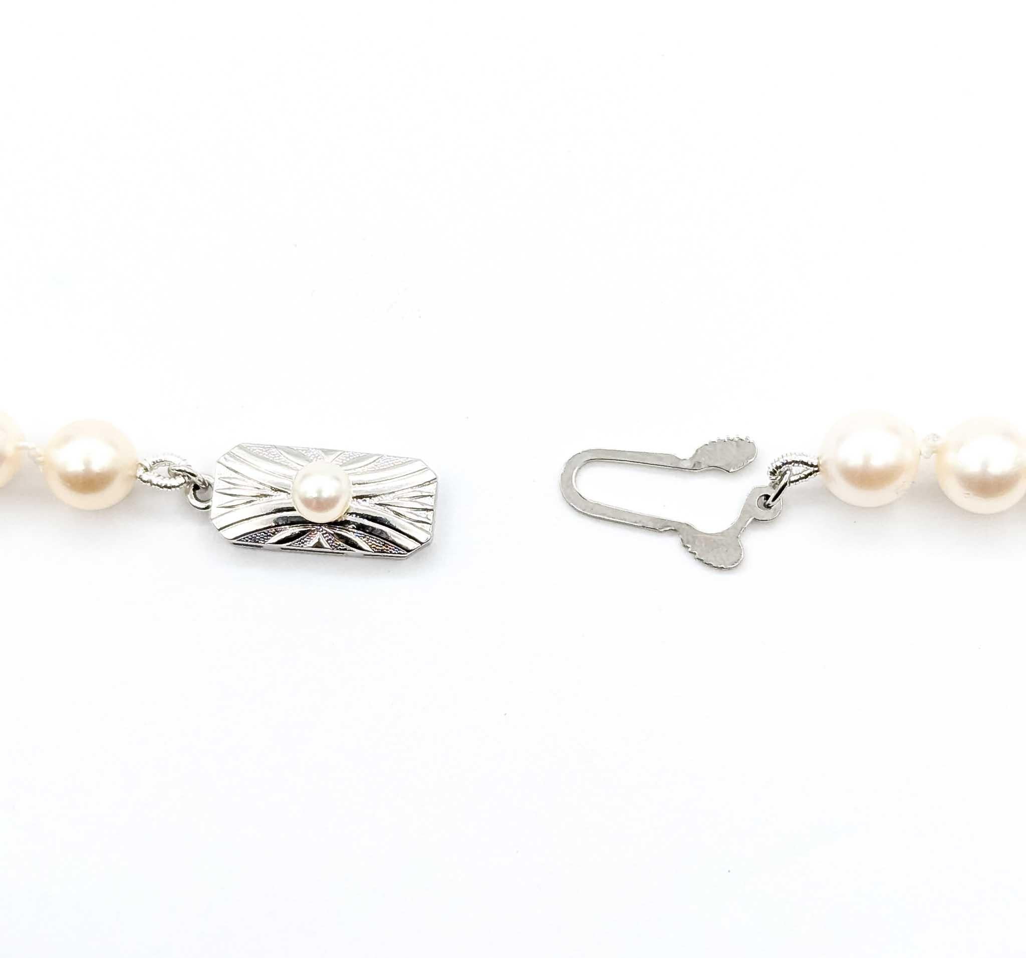 Elegante collar de perlas Akoya Mikimoto en plata de ley en venta 1