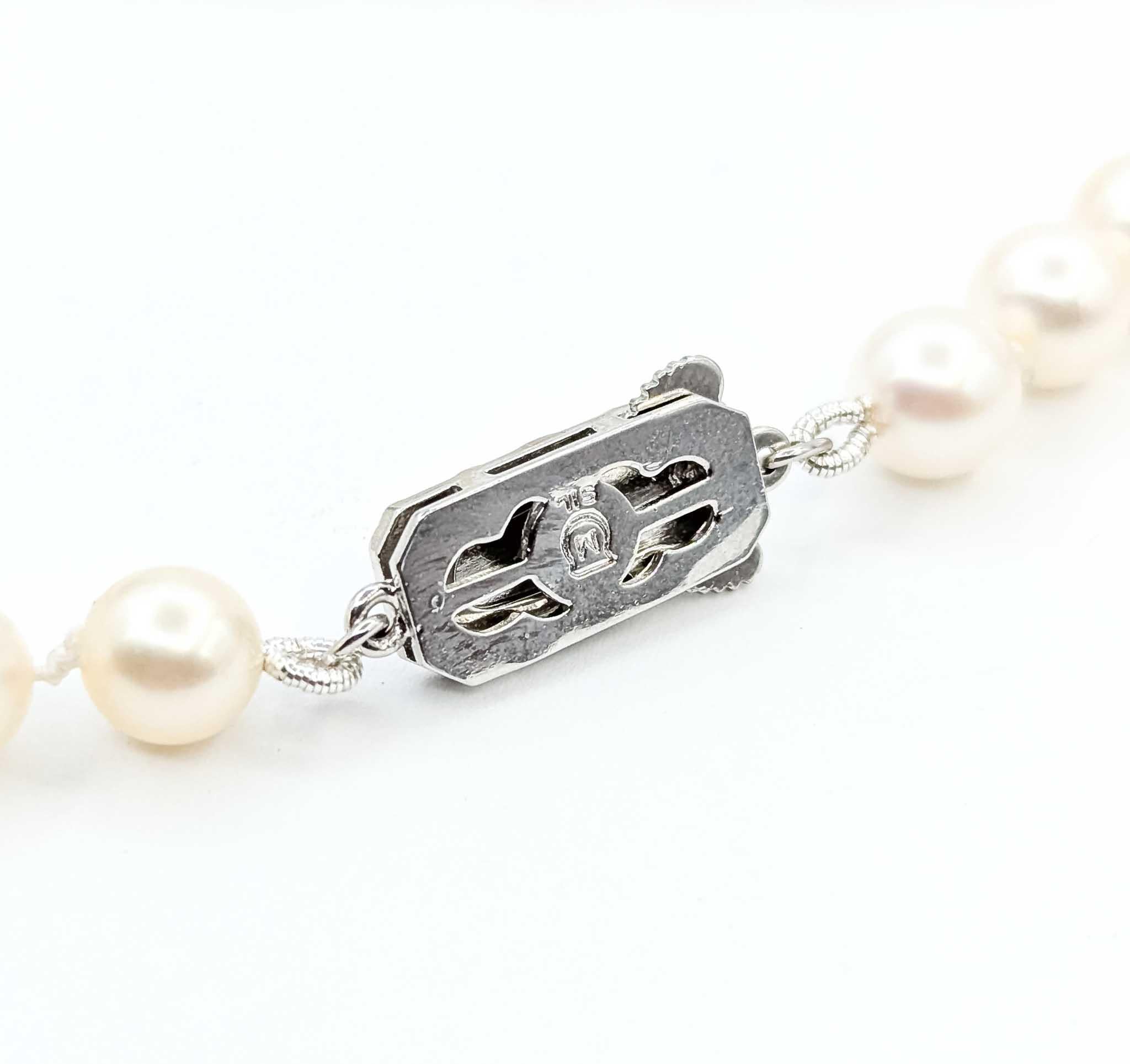 Elegante collar de perlas Akoya Mikimoto en plata de ley en venta 2