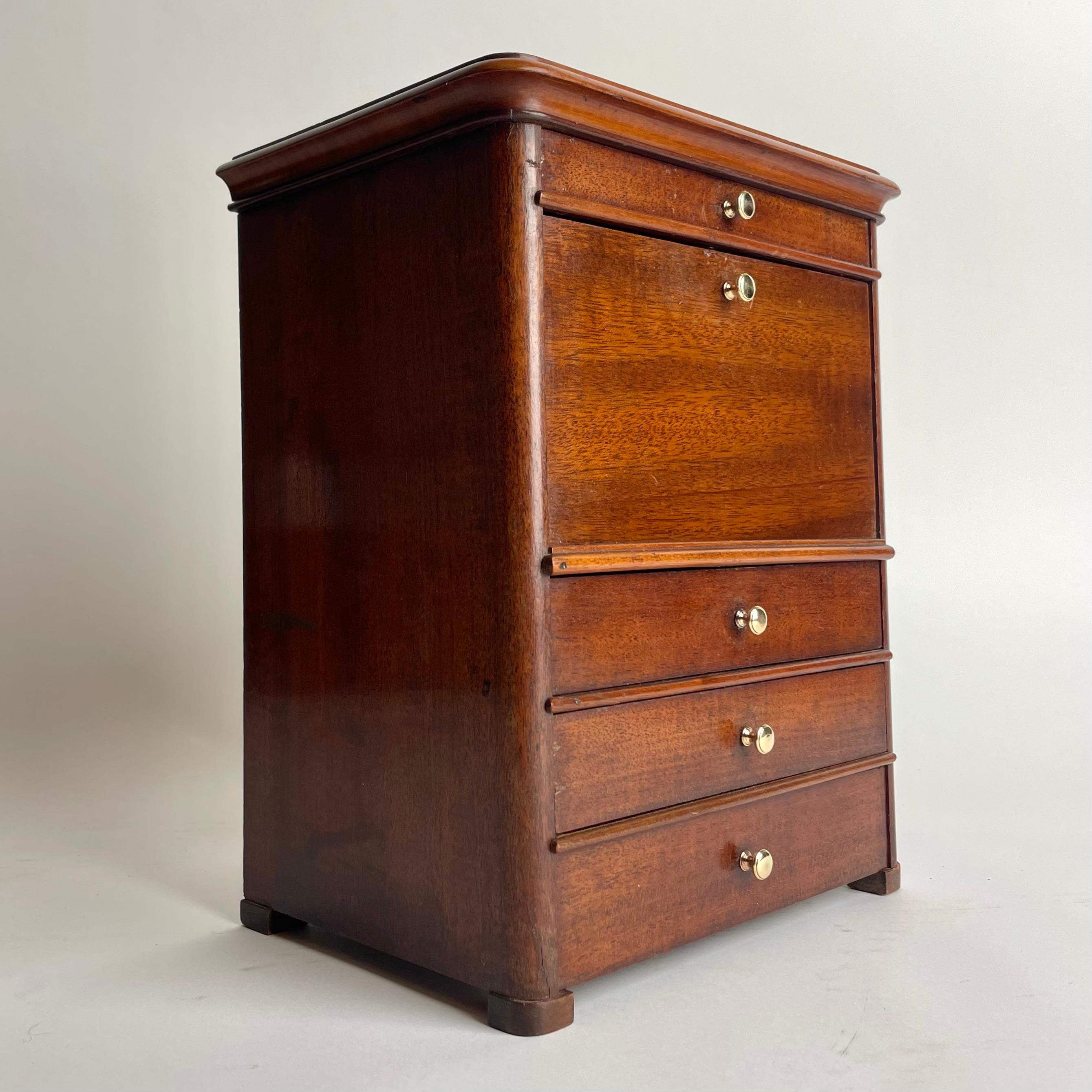 Carl-Johan Elegant Miniature Swedish Karl Johan Mahogany Chiffonnière, 1830s en vente