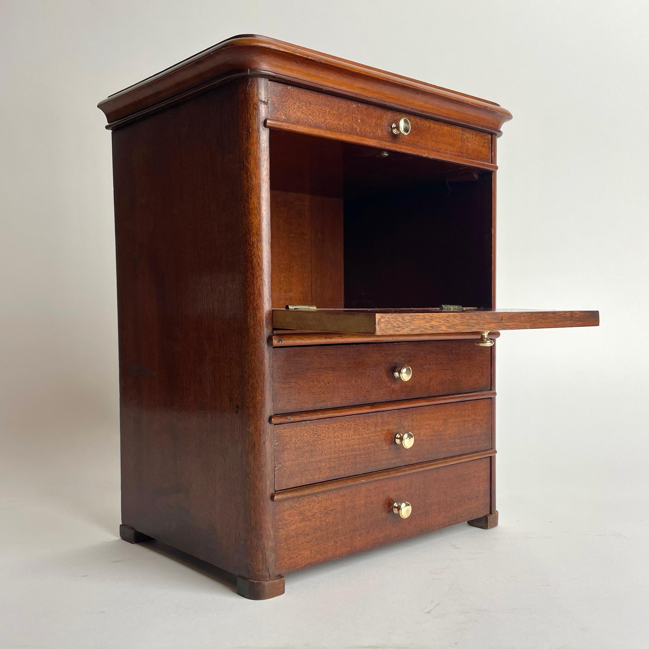 Suédois Elegant Miniature Swedish Karl Johan Mahogany Chiffonnière, 1830s en vente