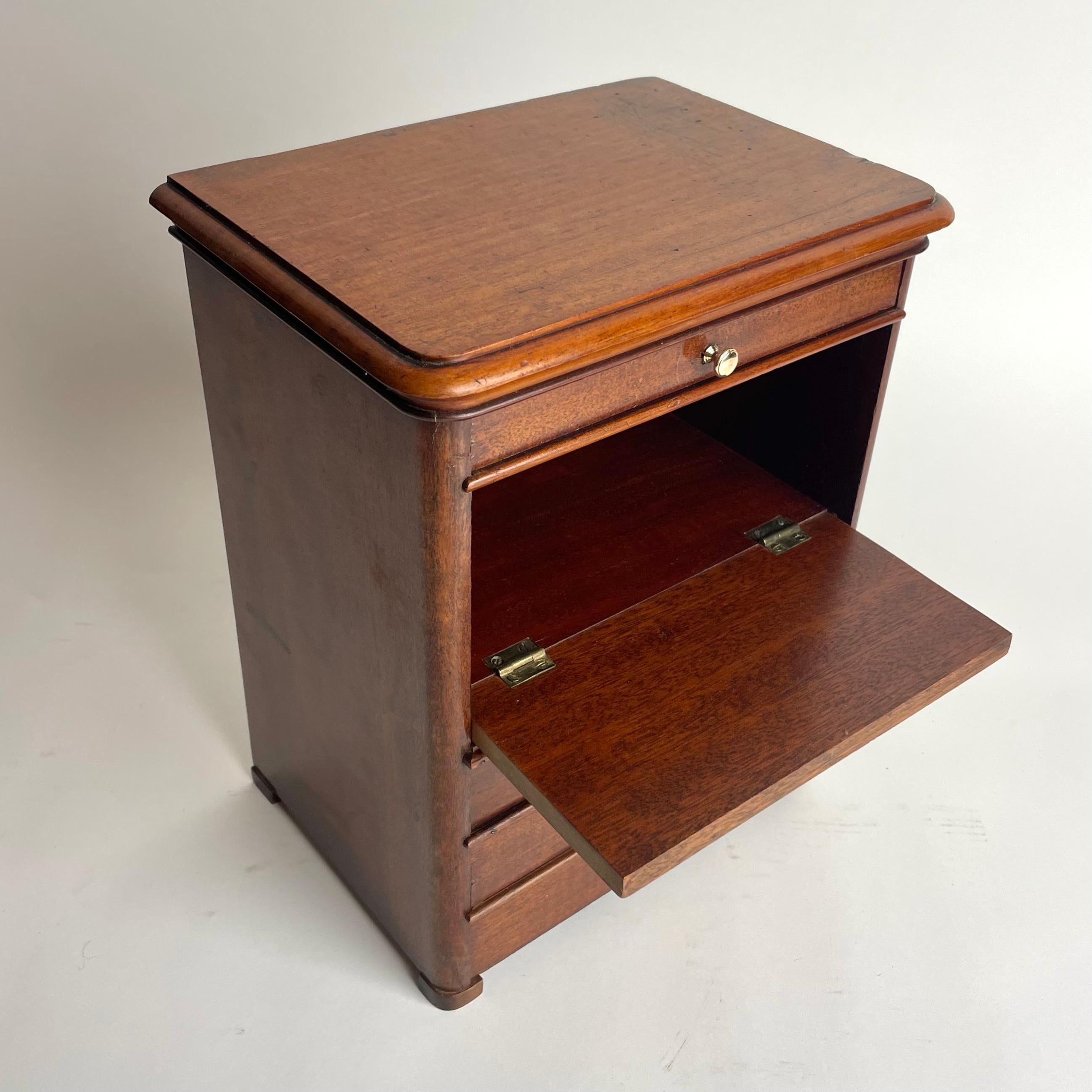 Acajou Elegant Miniature Swedish Karl Johan Mahogany Chiffonnière, 1830s en vente