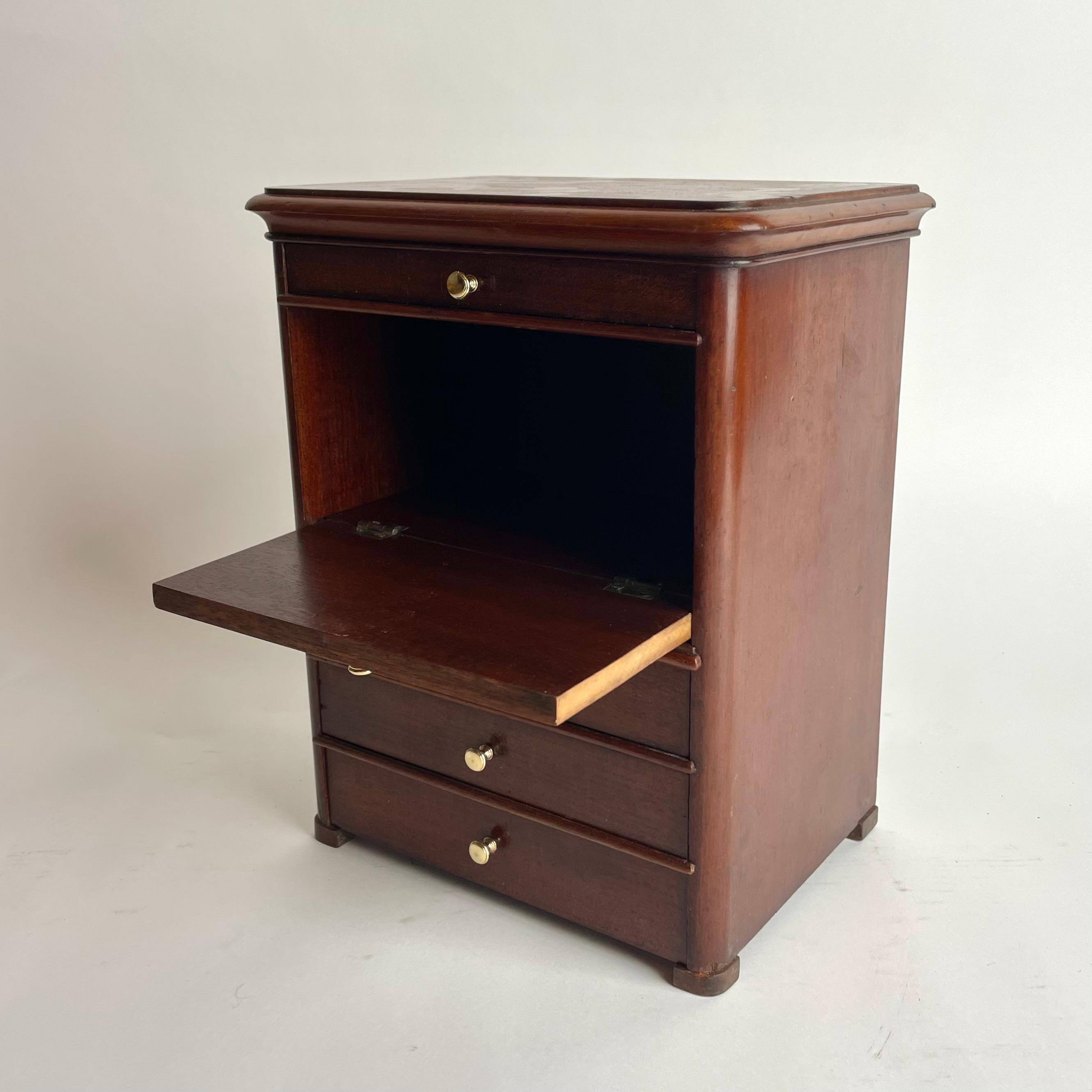 Elegant Miniature Swedish Karl Johan Mahogany Chiffonnière, 1830s en vente 1