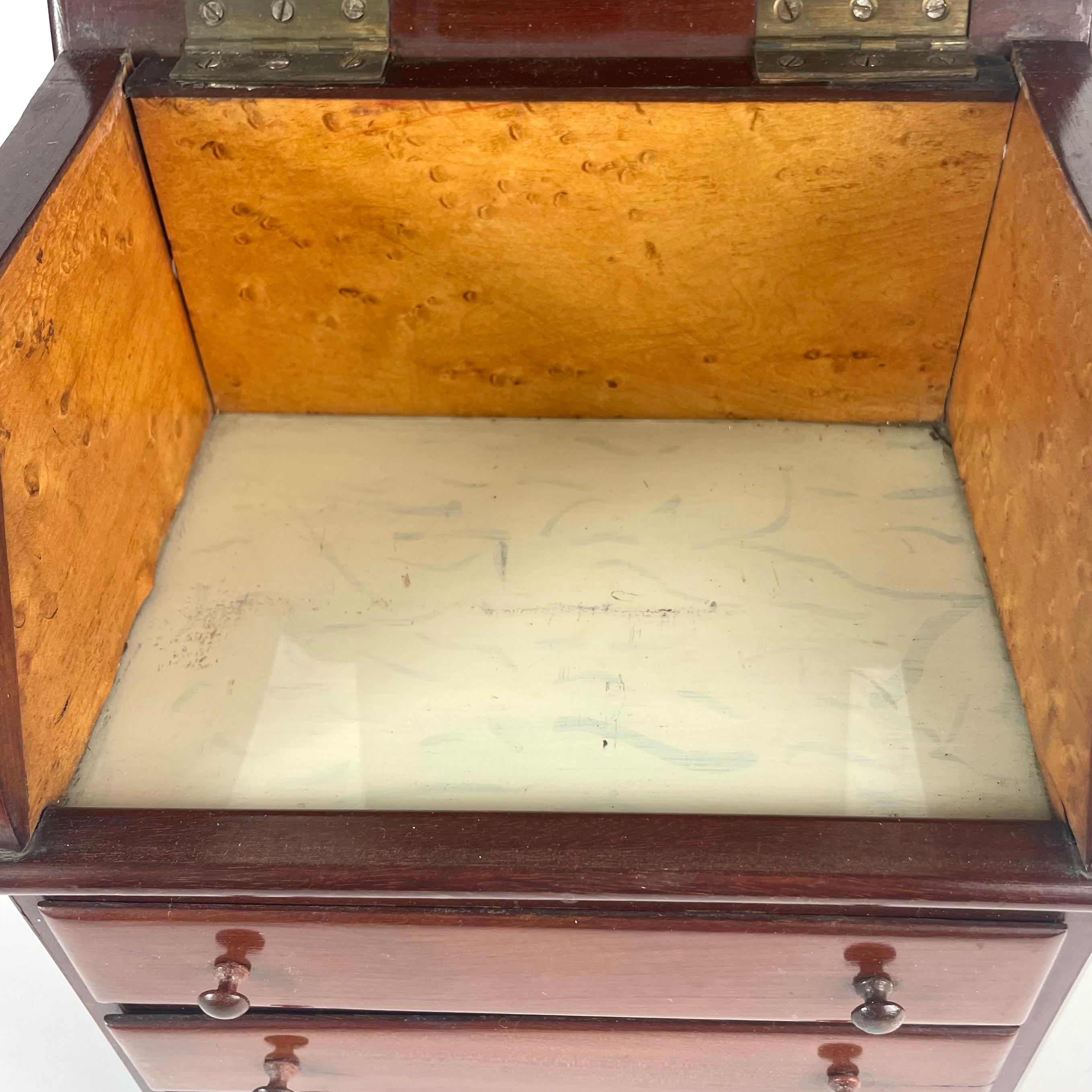 Elegant Miniature Vanity in Mahogany – Paris, Mid-19th Century en venta 3