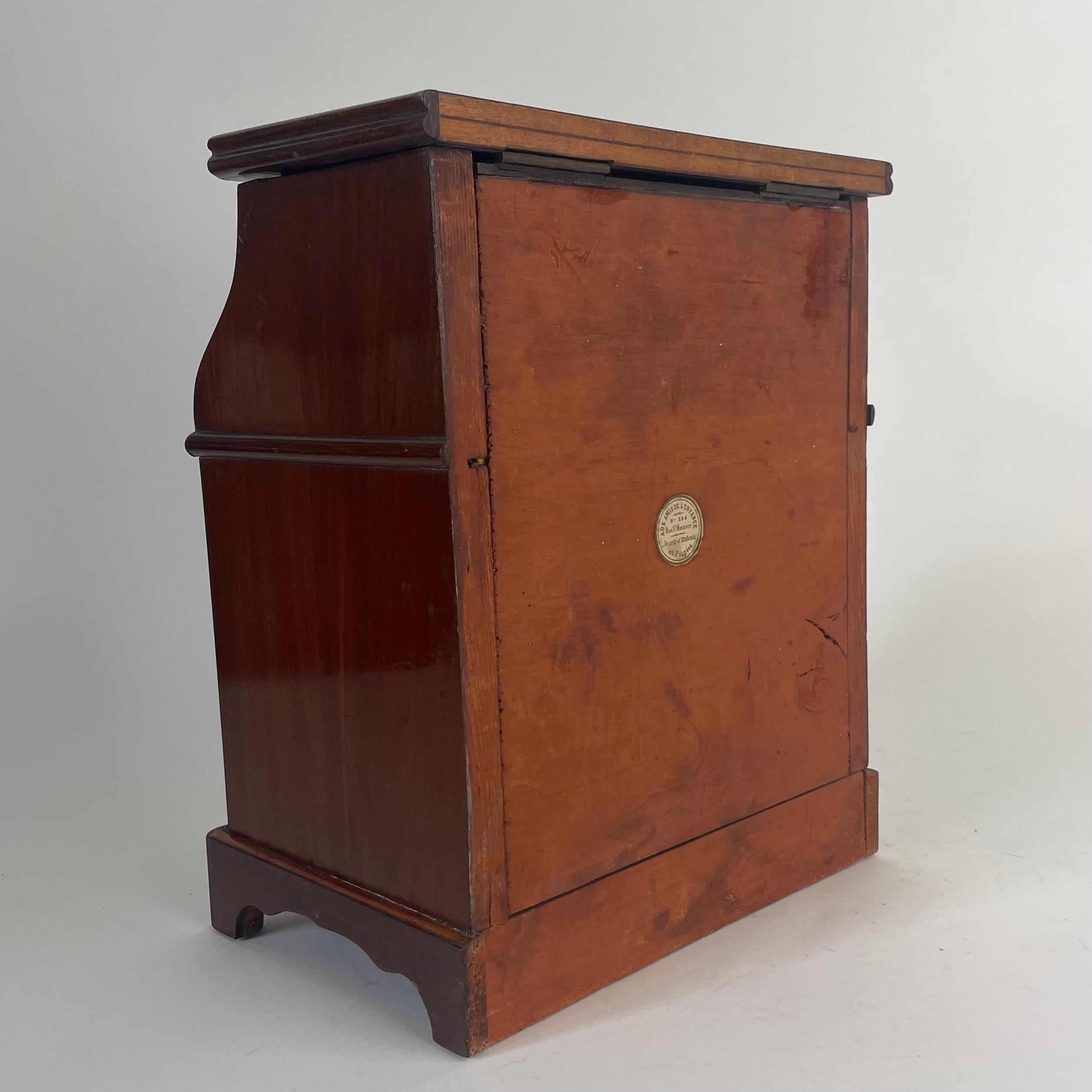 Elegant Miniature Vanity in Mahogany – Paris, Mid-19th Century siglo XIX en venta