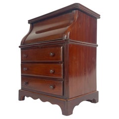 Elegant Miniature Vanity in Mahogany – Paris, Mid-19th Century