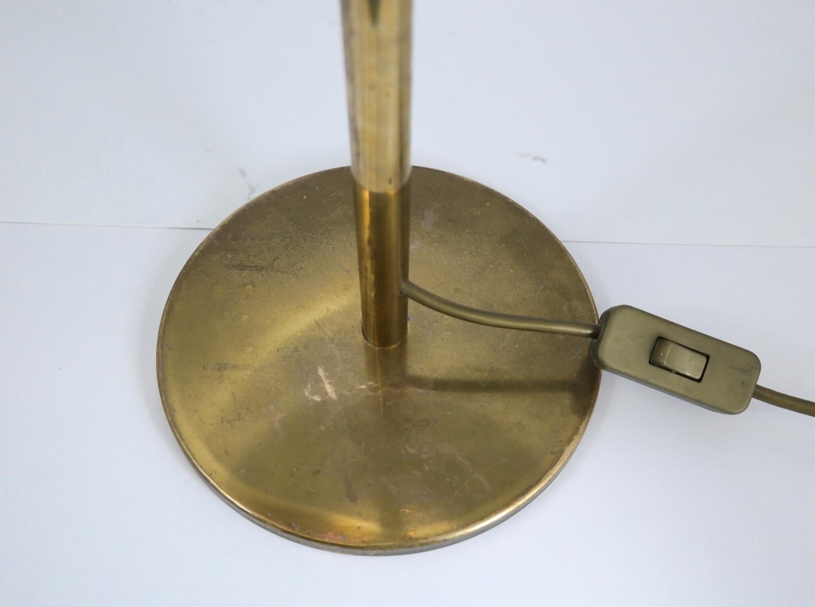 Elegant Minimalist Brass Table Lamp, 1970s 4