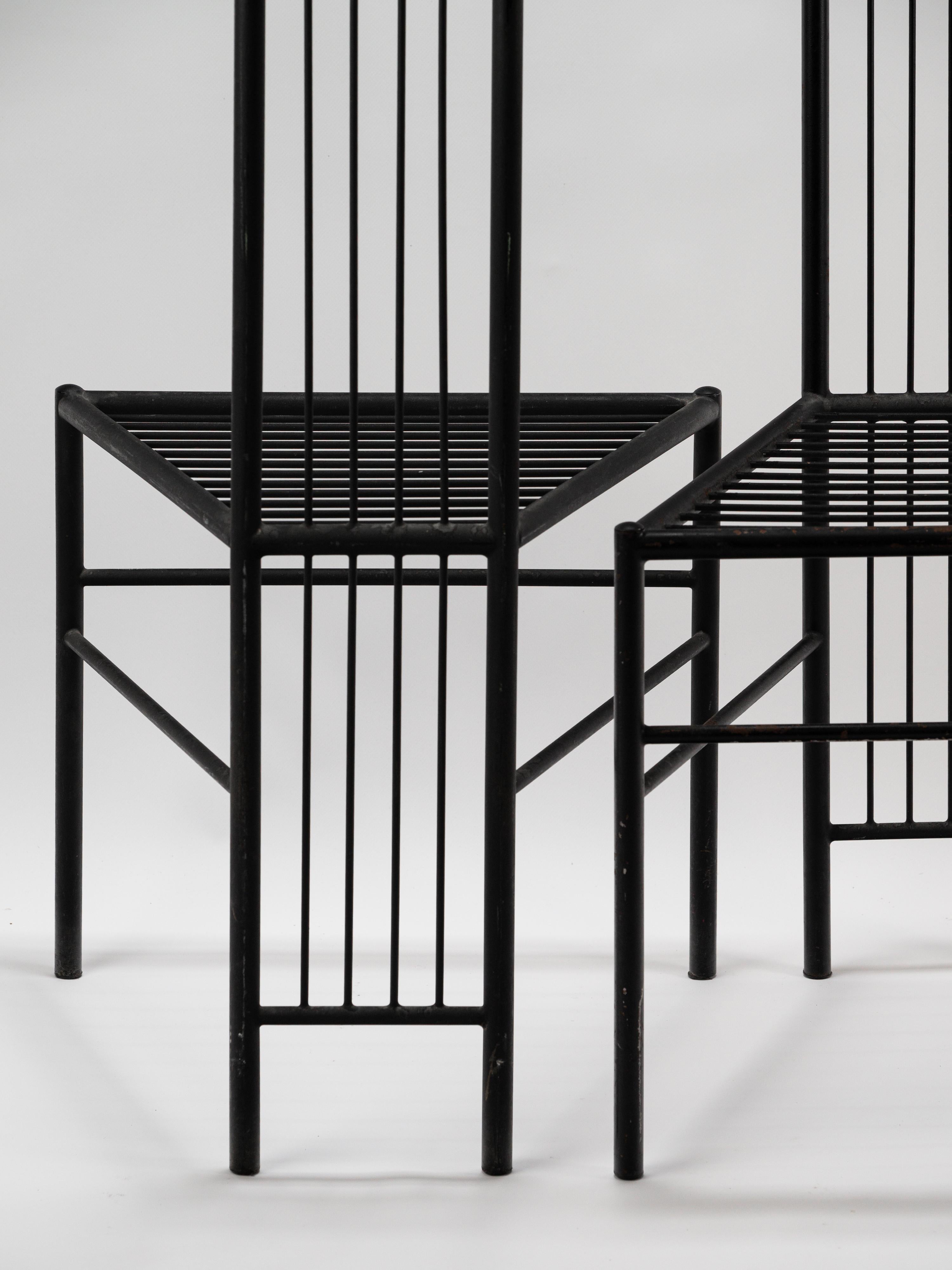 Elegance et minimalisme pour cette paire de chaises modernistes de Leopold Gest France circa 1980 en vente 9