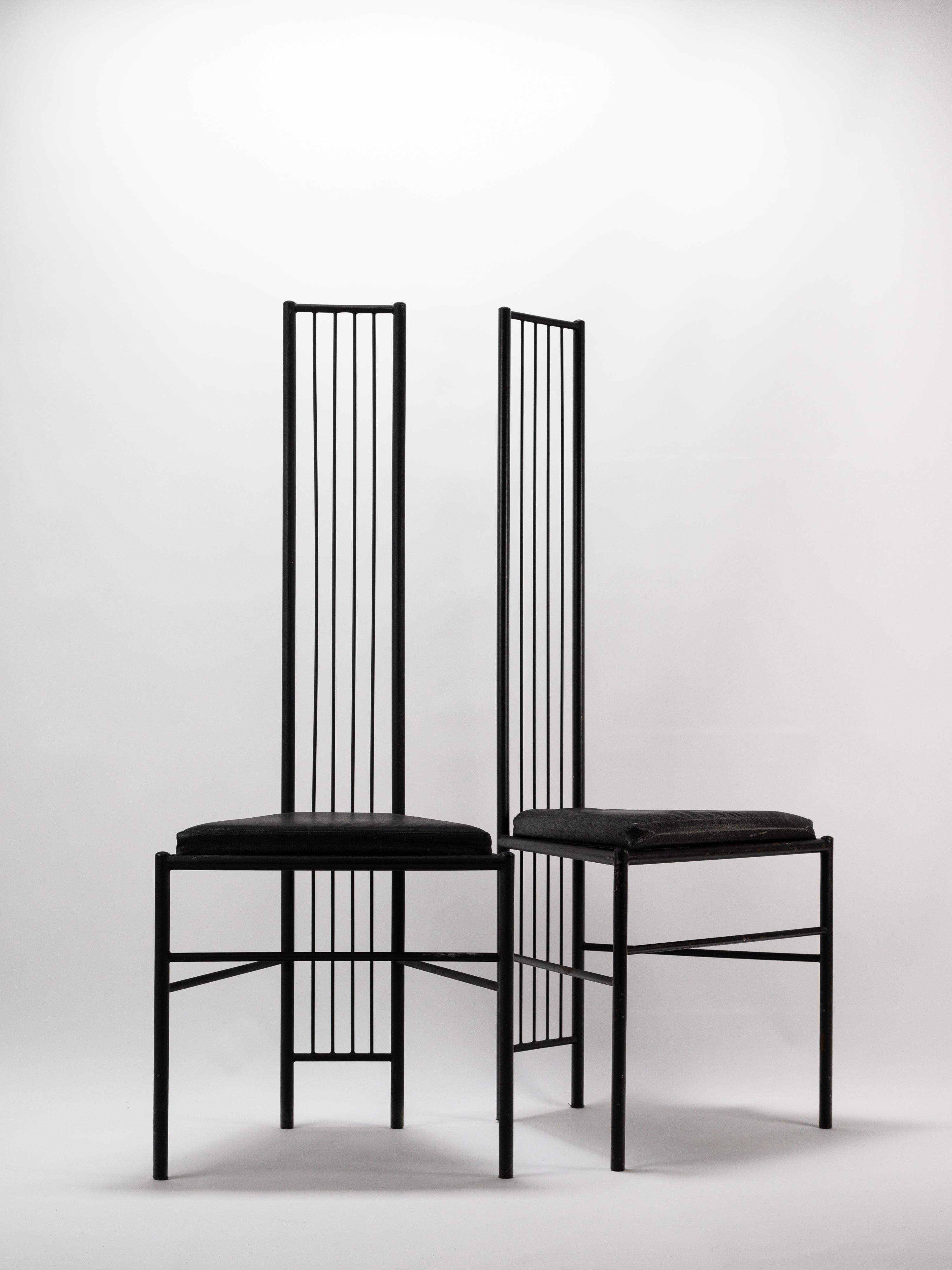Elegance et minimalisme pour cette paire de chaises modernistes de Leopold Gest France circa 1980 en vente 12