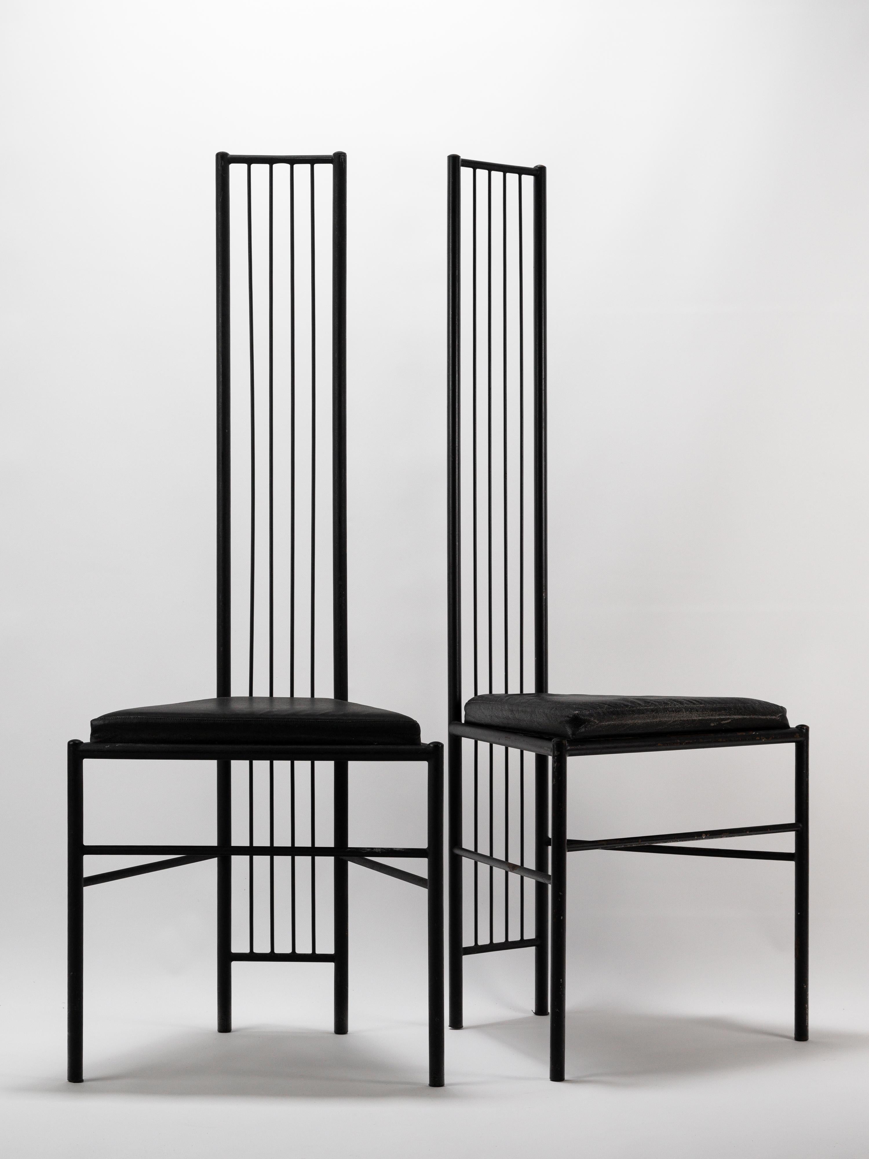 Elegance et minimalisme pour cette paire de chaises modernistes de Leopold Gest France circa 1980 en vente 13