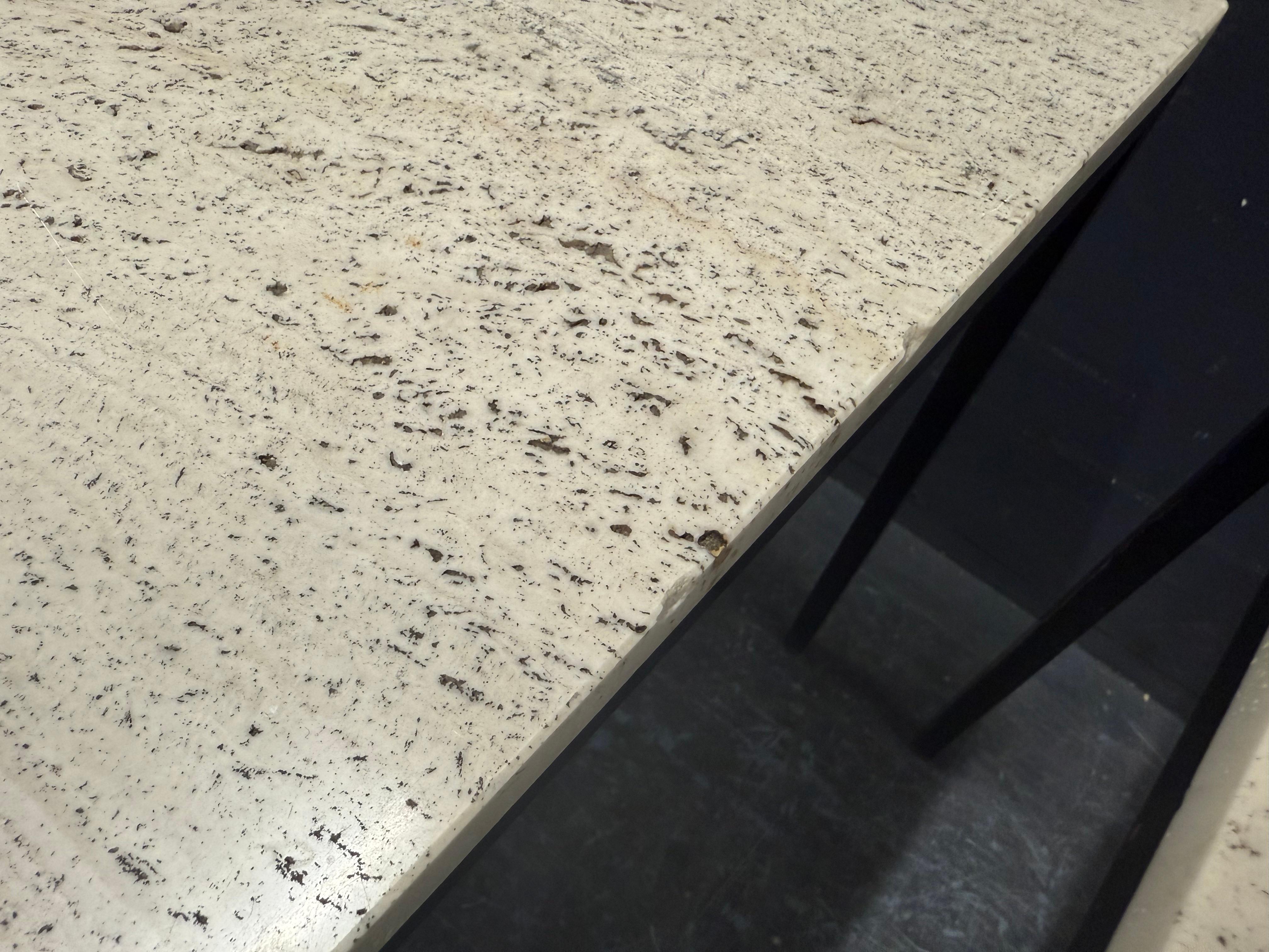 elegant minimalistic set of travertine side tables In Fair Condition For Sale In Munich, DE