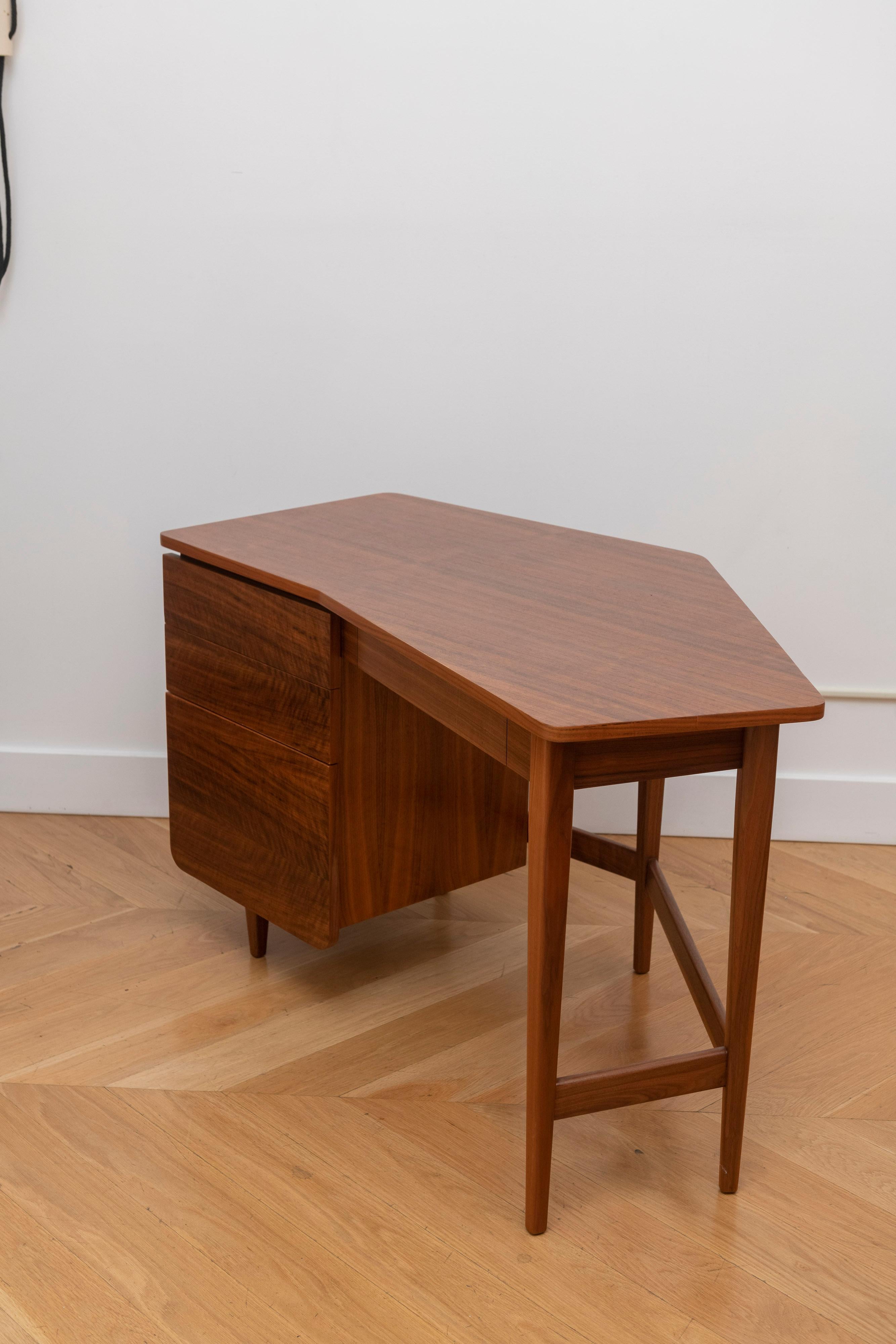 American Elegant Modern Desk, Designed by Bertha Schaefer for Singer and Sons, circa 1950 For Sale