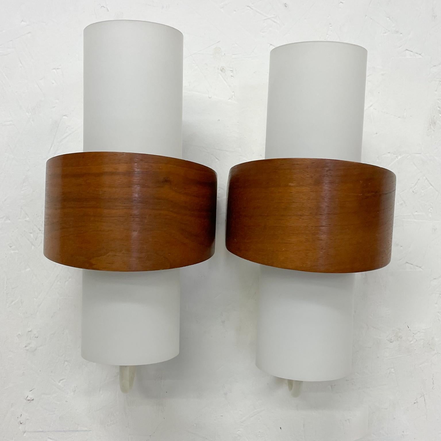 Mid-Century Modern 1960s Modern NX40 Wall Lamps Teak & Glass Louis Kalff Philips Holland For Sale