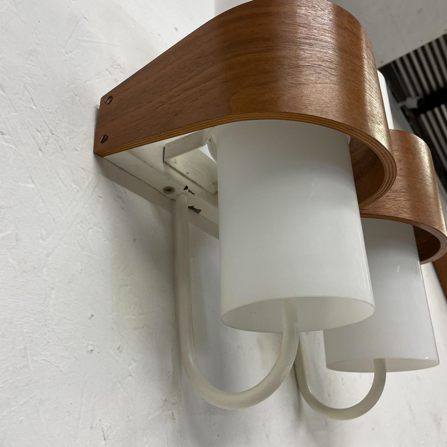 1960s Modern NX40 Wall Lamps Teak & Glass Louis Kalff Philips Holland In Good Condition For Sale In Chula Vista, CA