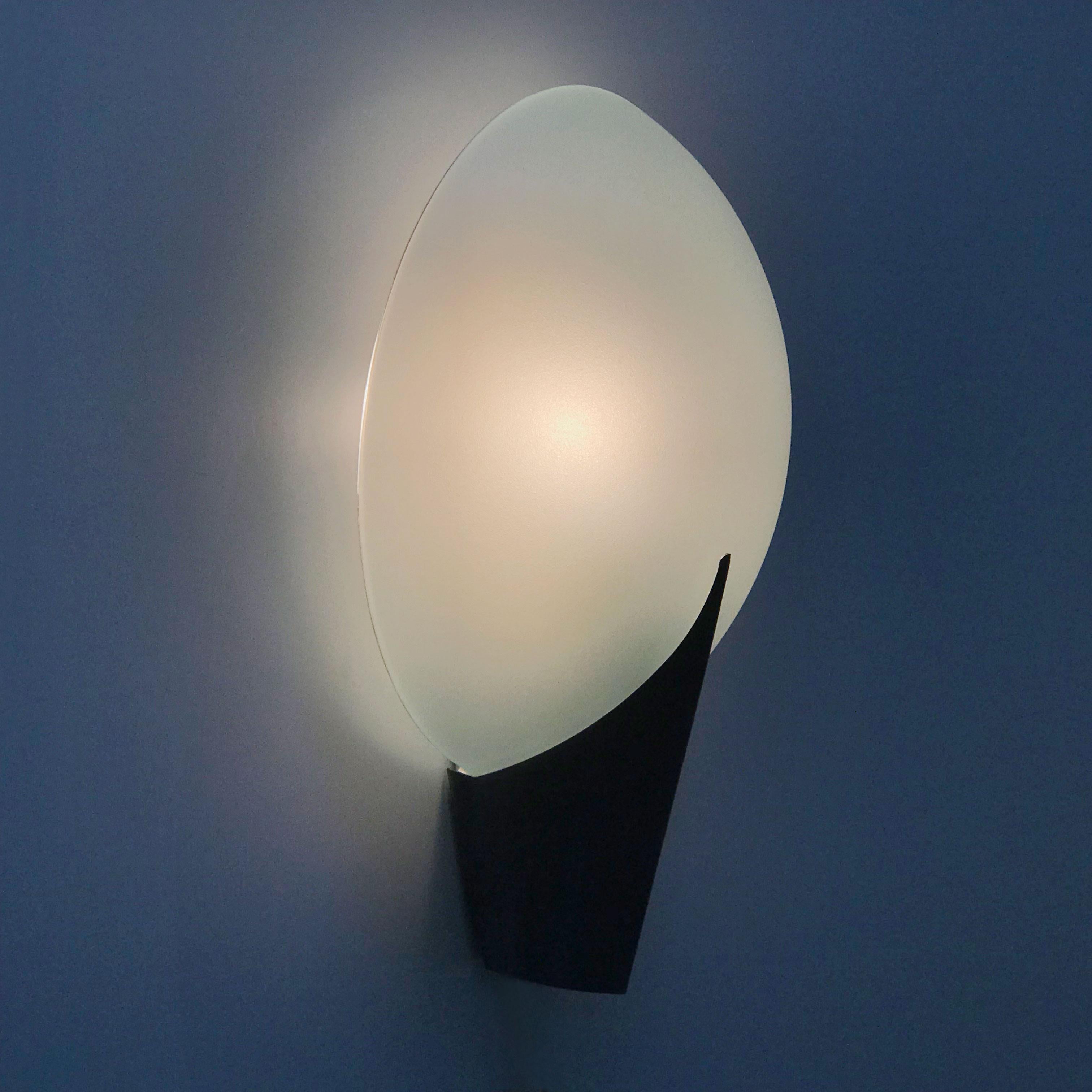 Elegant Modernist Wall Lamp or Sconce by J.T. Kalmar, Austria In Good Condition For Sale In Munich, DE