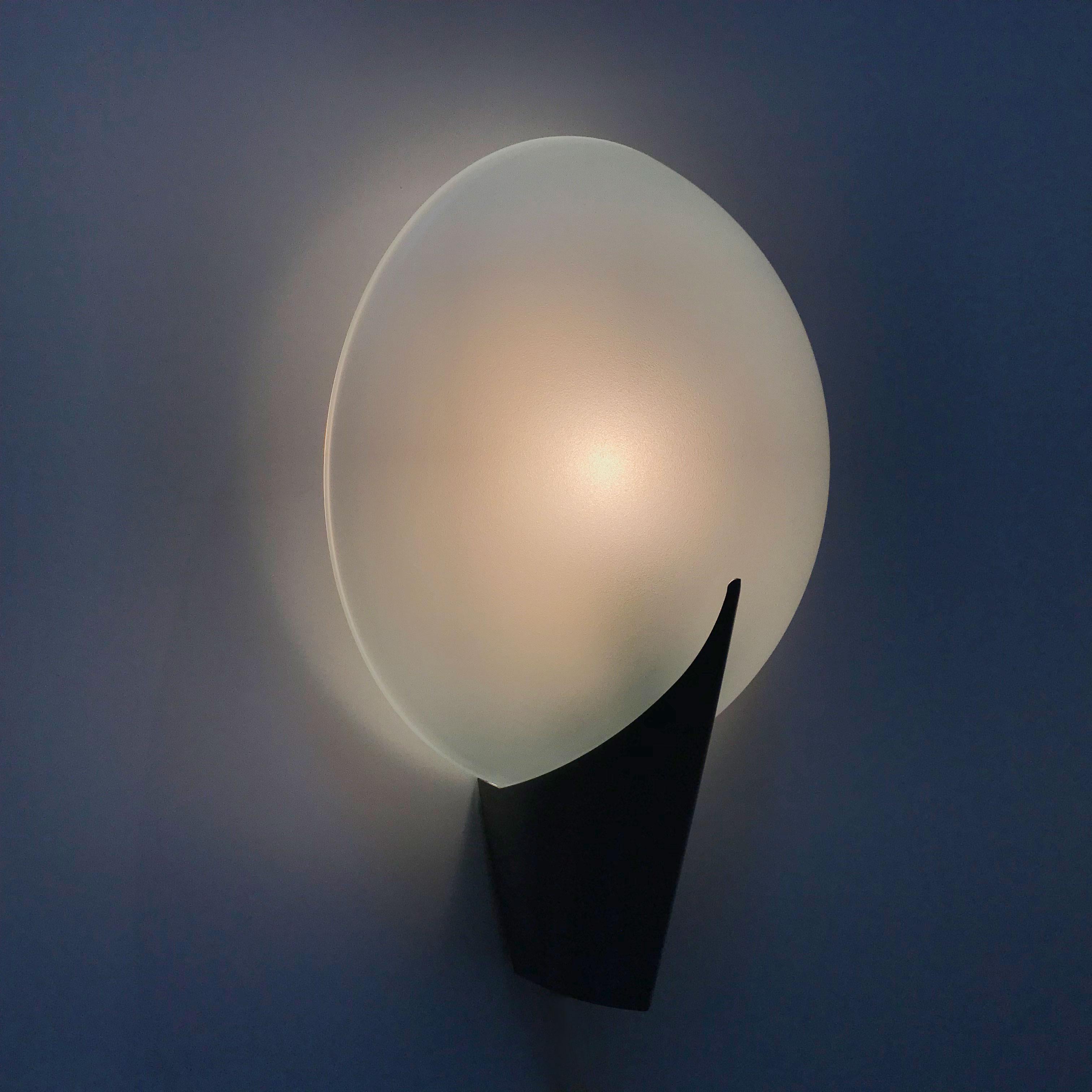 Metal Elegant Modernist Wall Lamp or Sconce by J.T. Kalmar, Austria For Sale
