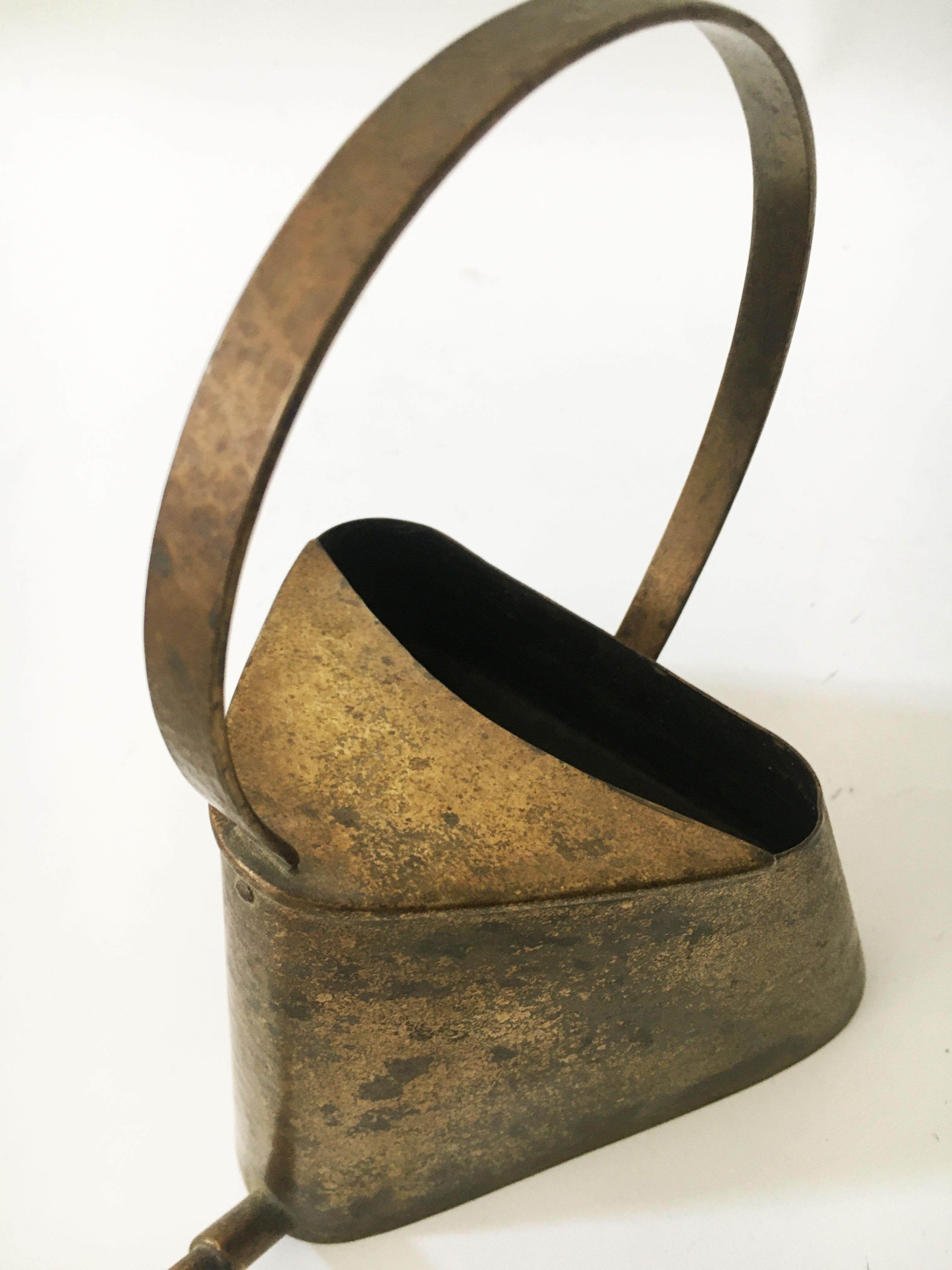 Elegant Modernist Watering Can, Patinated Brass Hammered Style, Austria 1950s 5