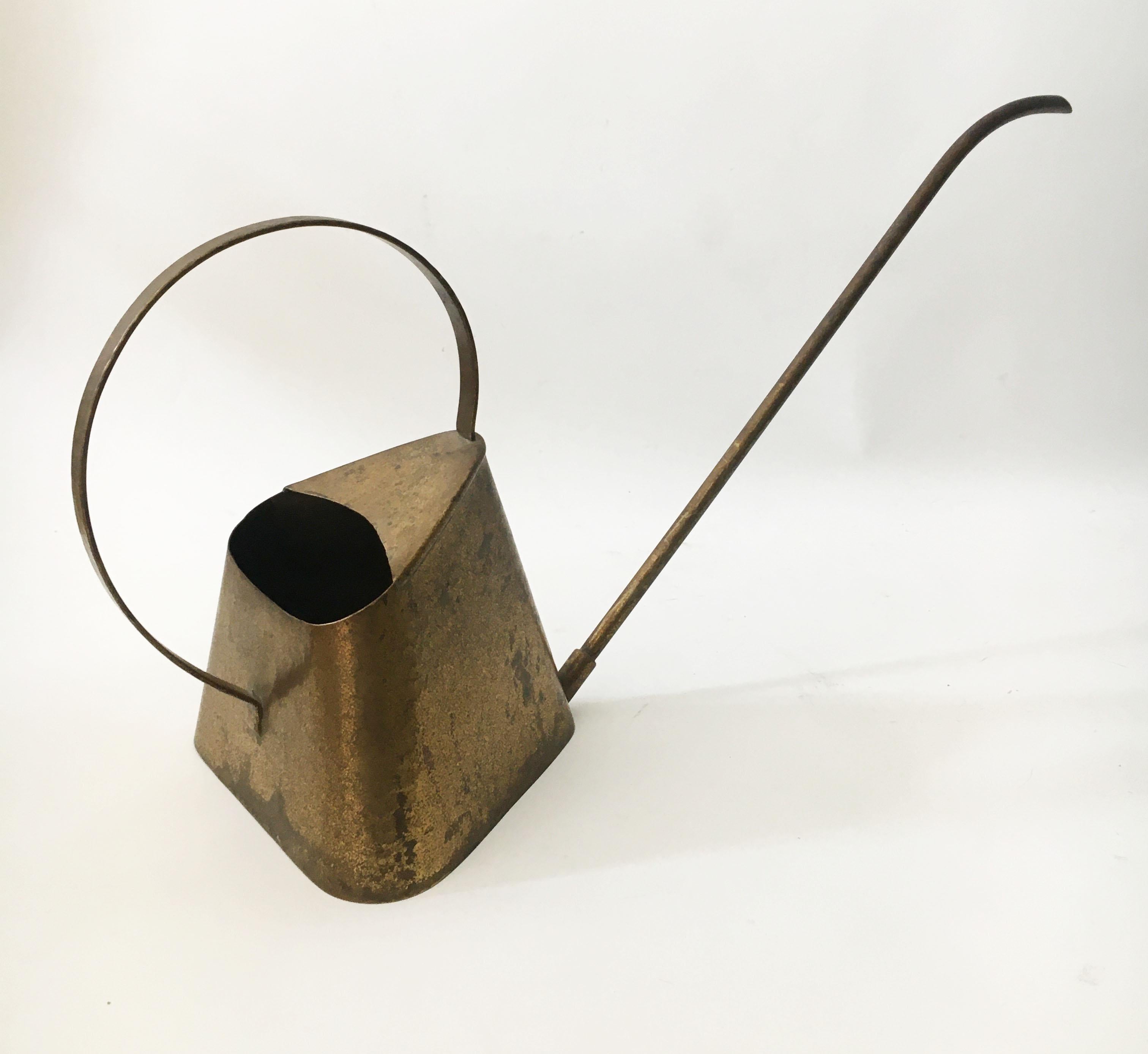 Elegant modernist watering can, patinated brass hammered style, Austria 1950s.