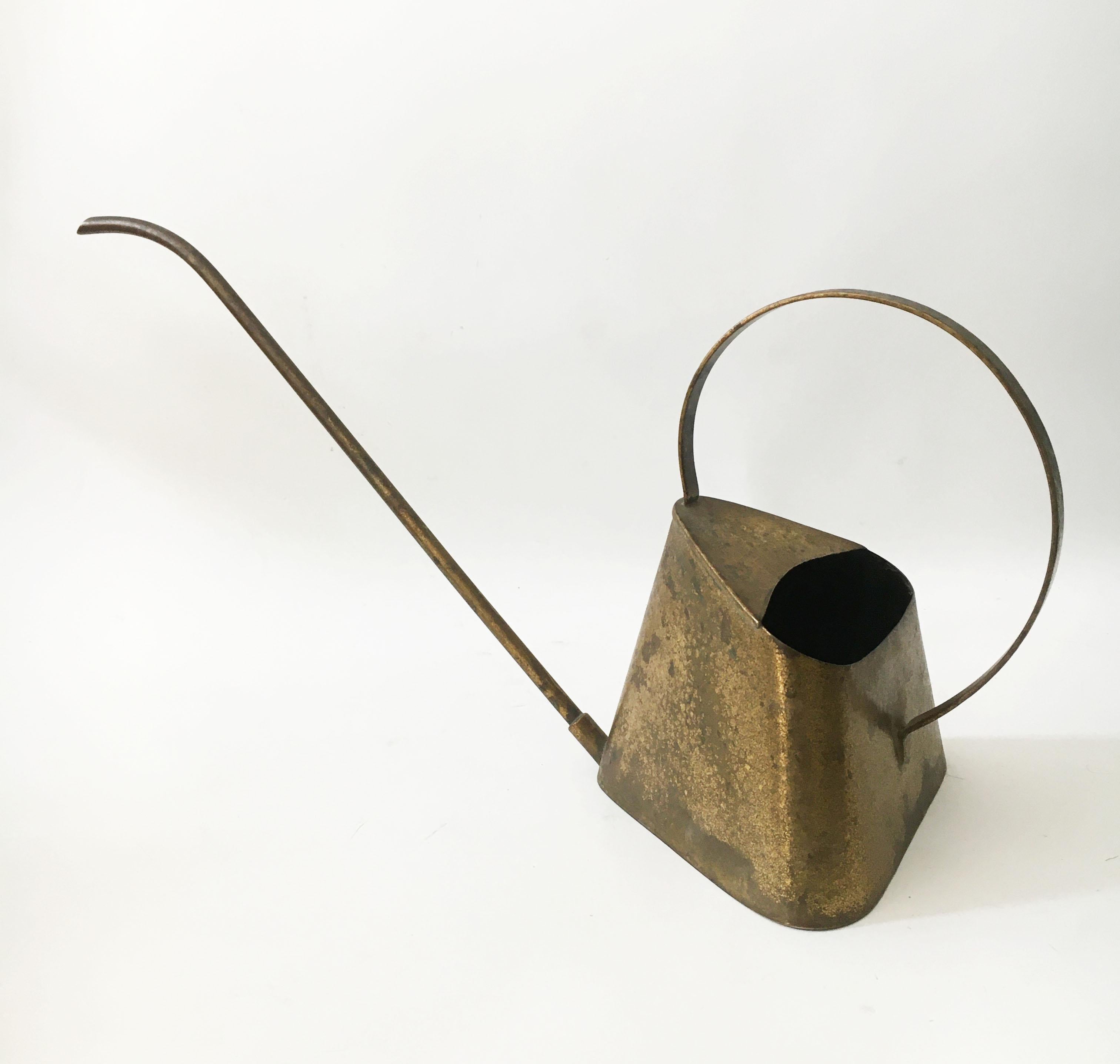 Elegant Modernist Watering Can, Patinated Brass Hammered Style, Austria 1950s In Good Condition In Vienna, AT