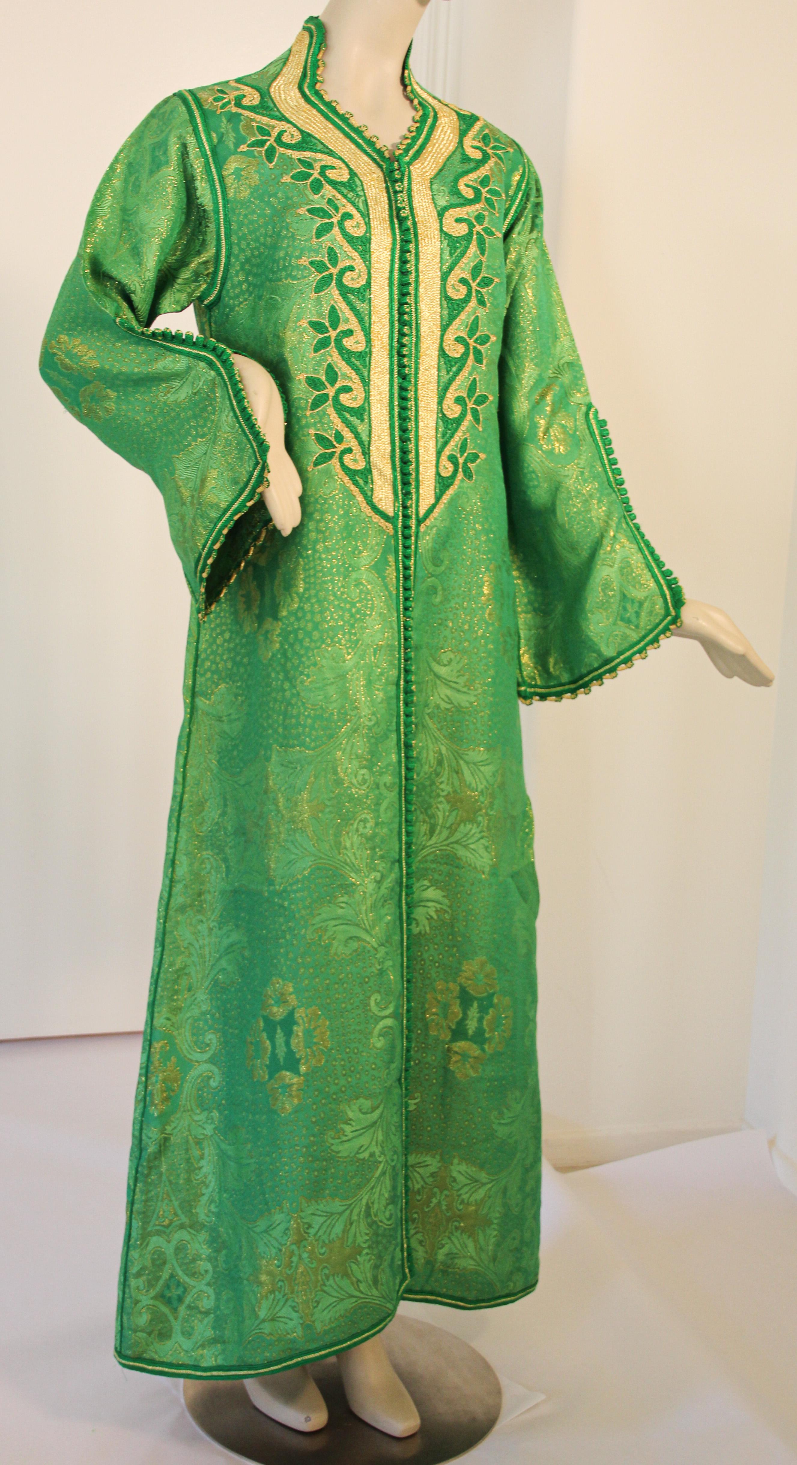 Elegant Moroccan Caftan Emerald Green and Gold Metallic Brocade For Sale 2