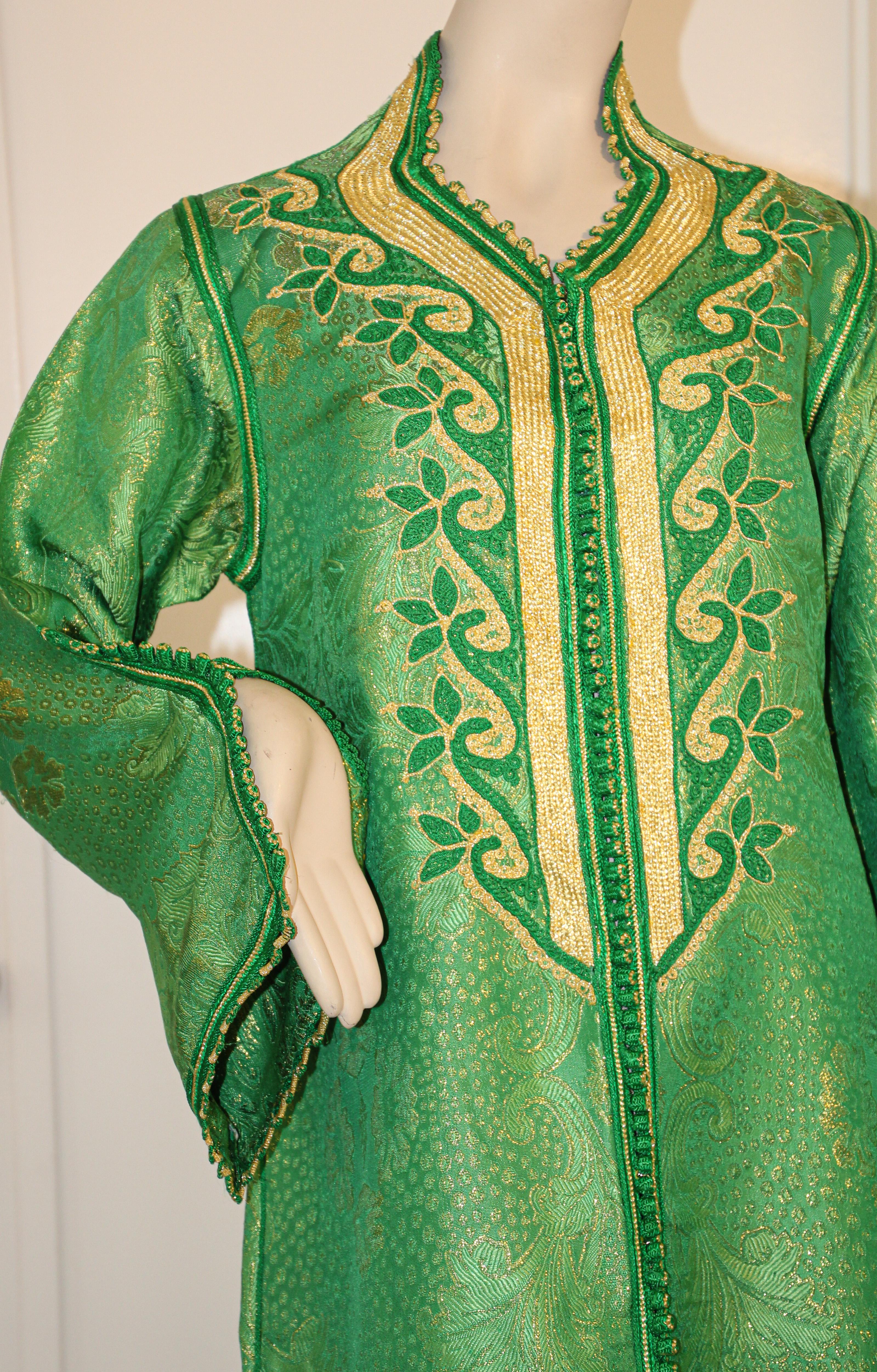 Elegant Moroccan Caftan Emerald Green and Gold Metallic Brocade In Good Condition For Sale In North Hollywood, CA