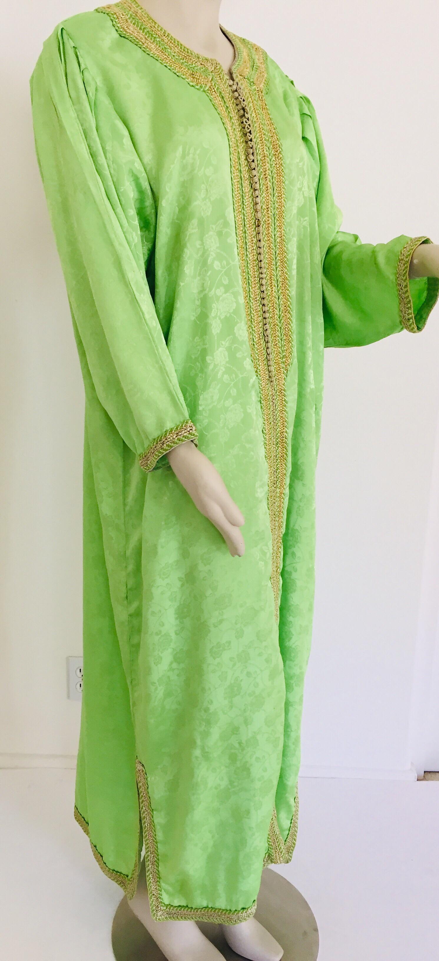 Elegant Moroccan Caftan Green and Gold Embroidered with Moorish Designs For Sale 1