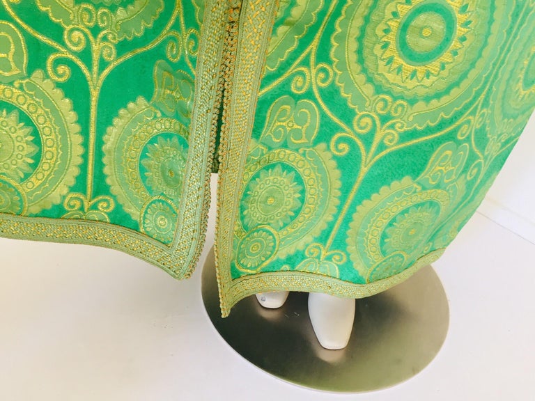 Elegant Moroccan Caftan Lime Green and Gold Metallic Floral Brocade For Sale 3