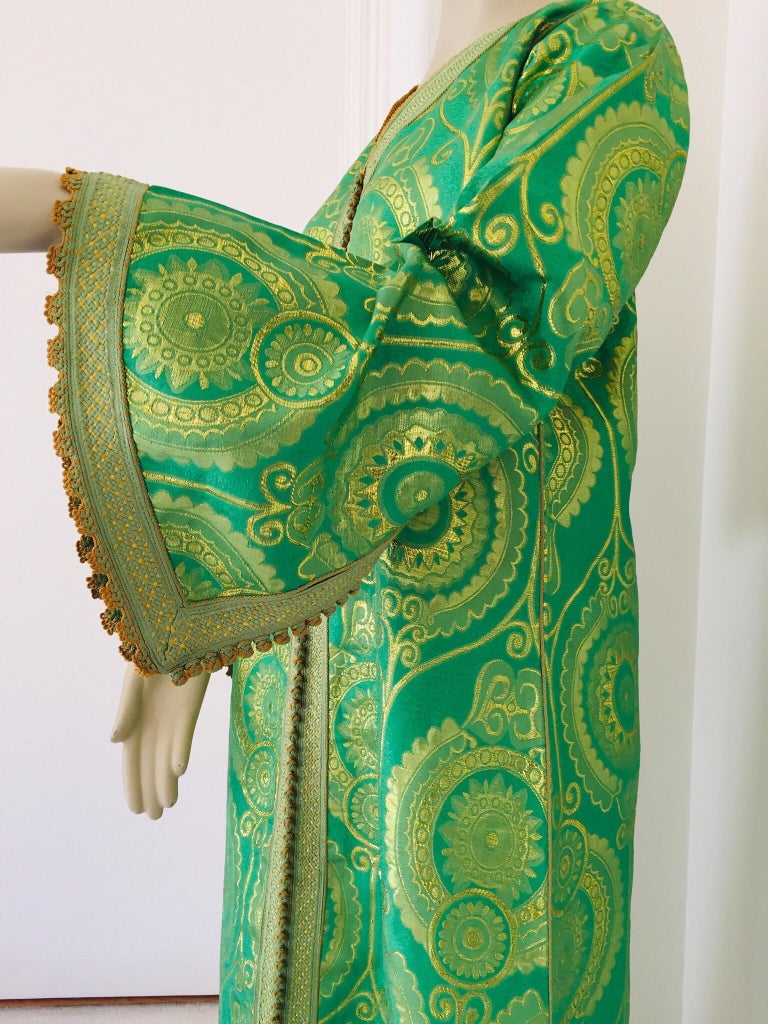 Elegant Moroccan Caftan Lime Green and Gold Metallic Floral Brocade For Sale 7