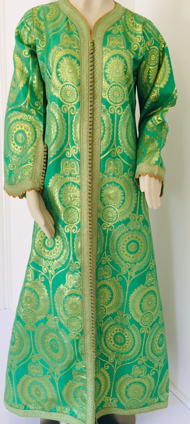 Elegant Moroccan Caftan Lime Green and Gold Metallic Floral Brocade For Sale 11