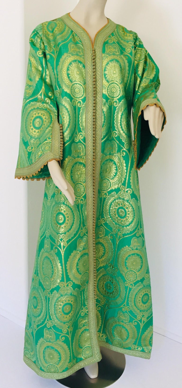 Elegant Moroccan Caftan Lime Green and Gold Metallic Floral Brocade In Good Condition For Sale In North Hollywood, CA