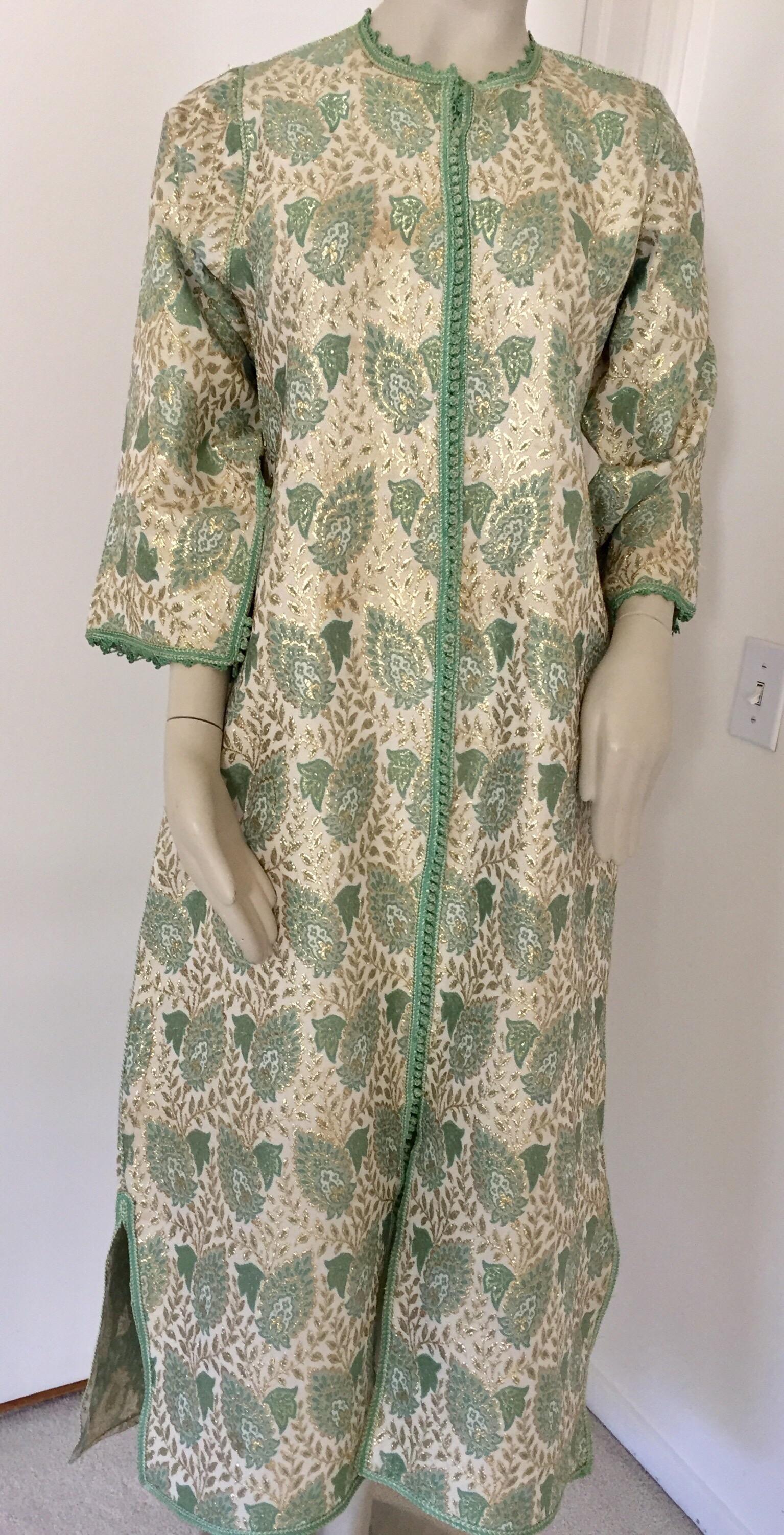Elegant Moroccan Caftan Green and Silver and Gold Metallic Floral Brocade For Sale 5